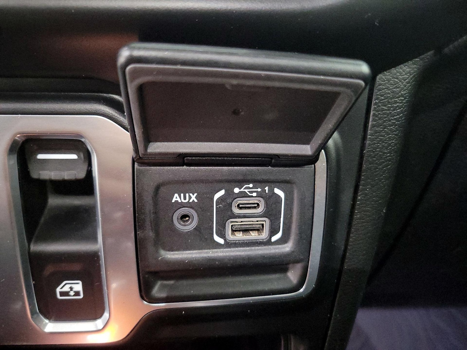 2023 Jeep Wrangler 2-Door Willys - Photo 19