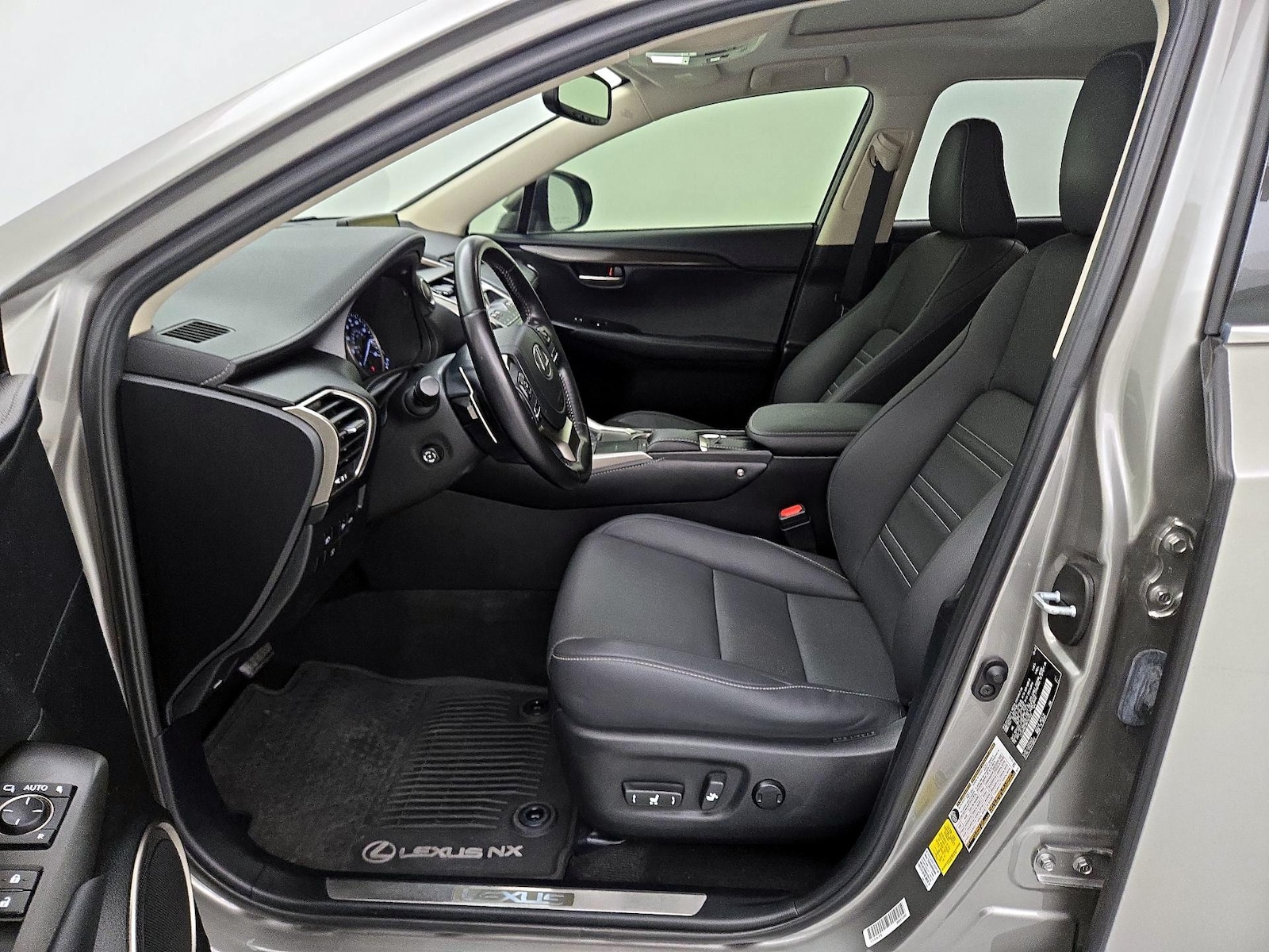 2021 Lexus NX 300 - Photo 12