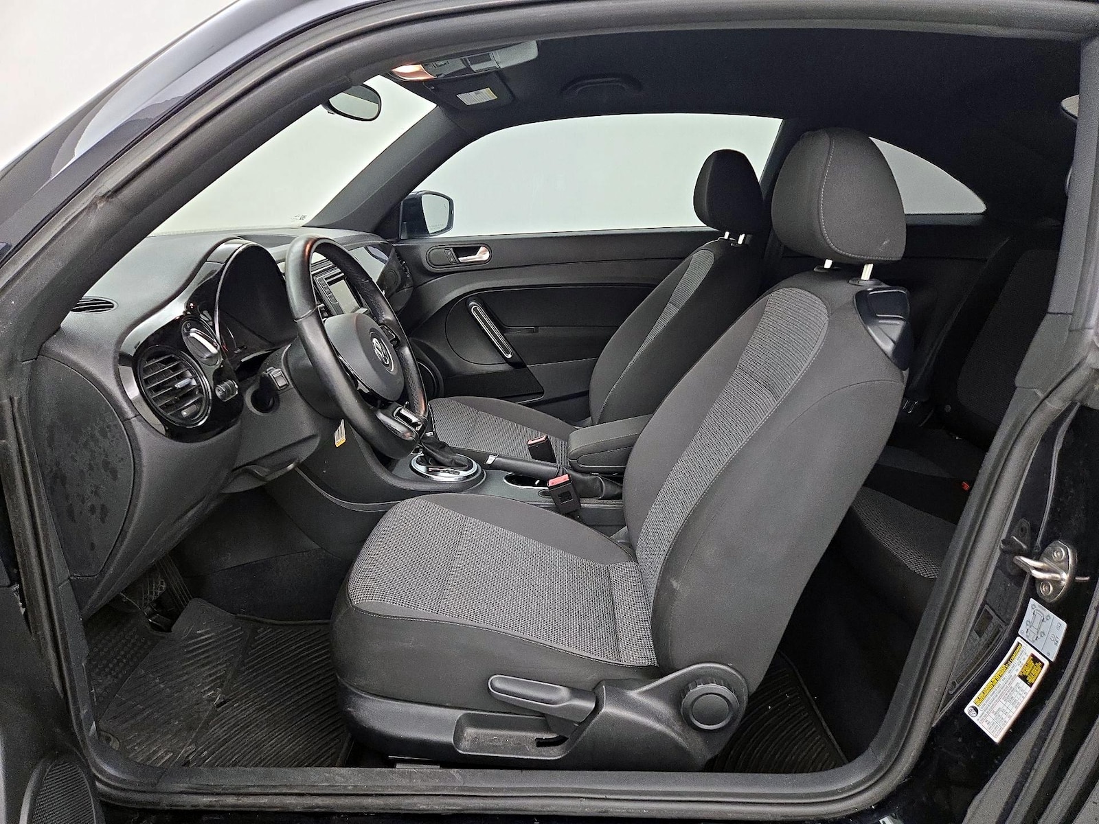 2019 Volkswagen Beetle S - Photo 12