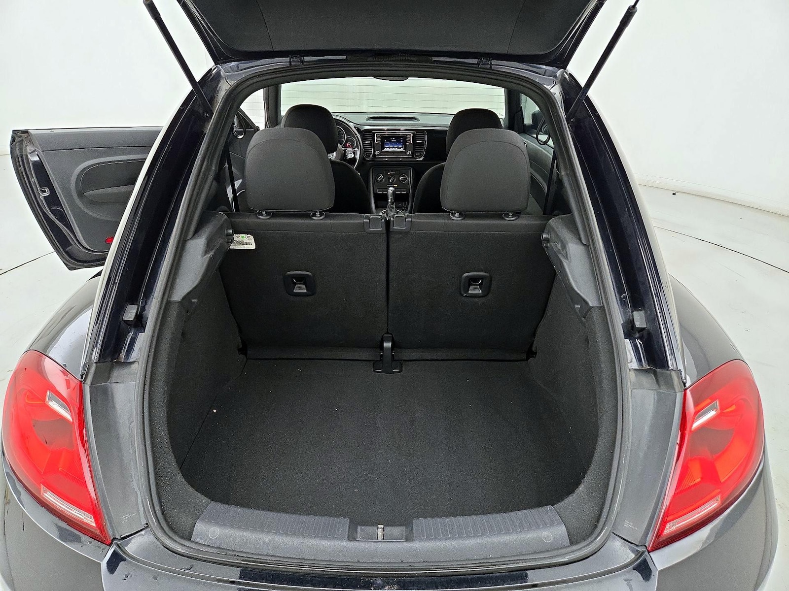2019 Volkswagen Beetle S - Photo 21