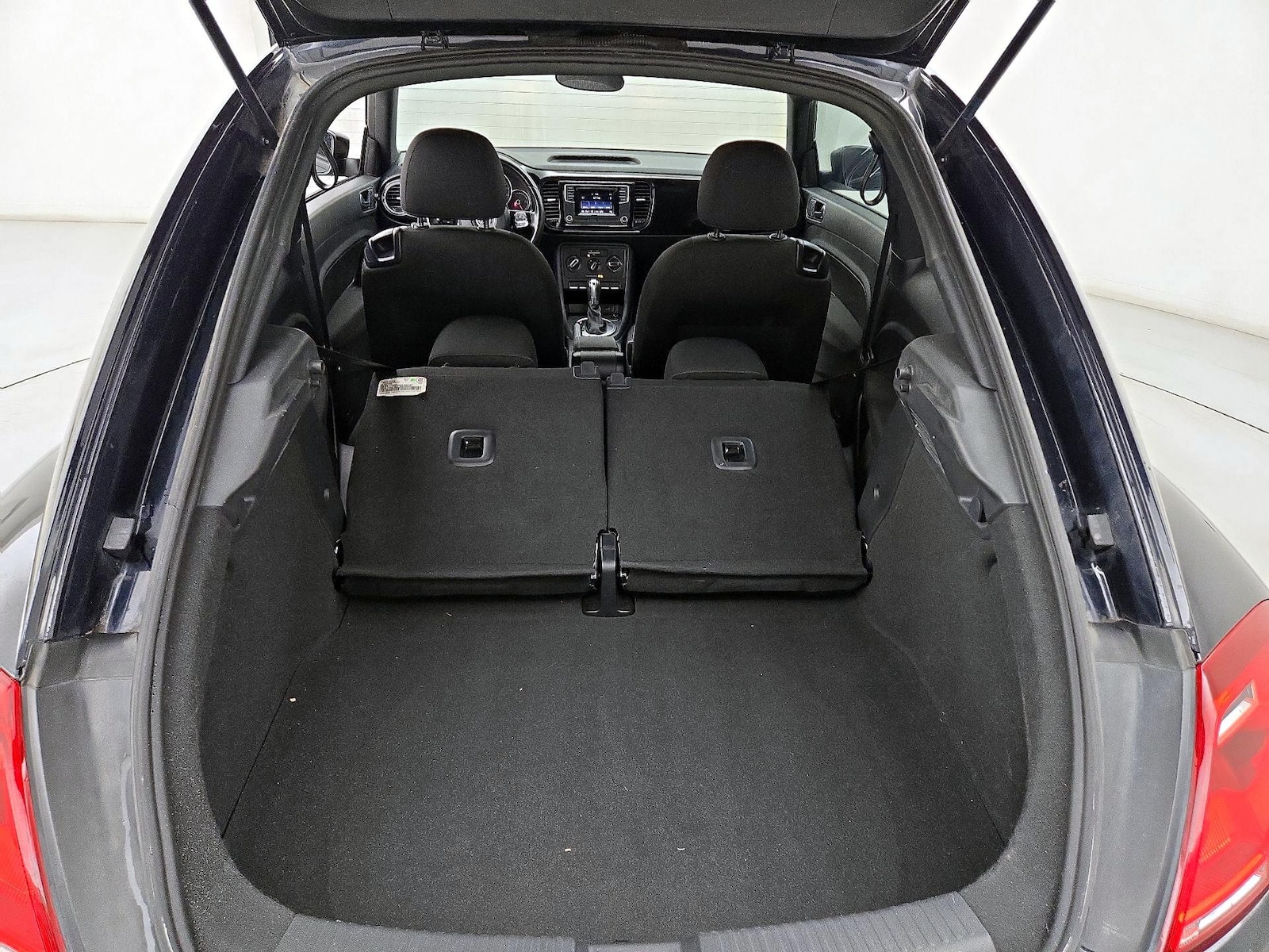 2019 Volkswagen Beetle S - Photo 22