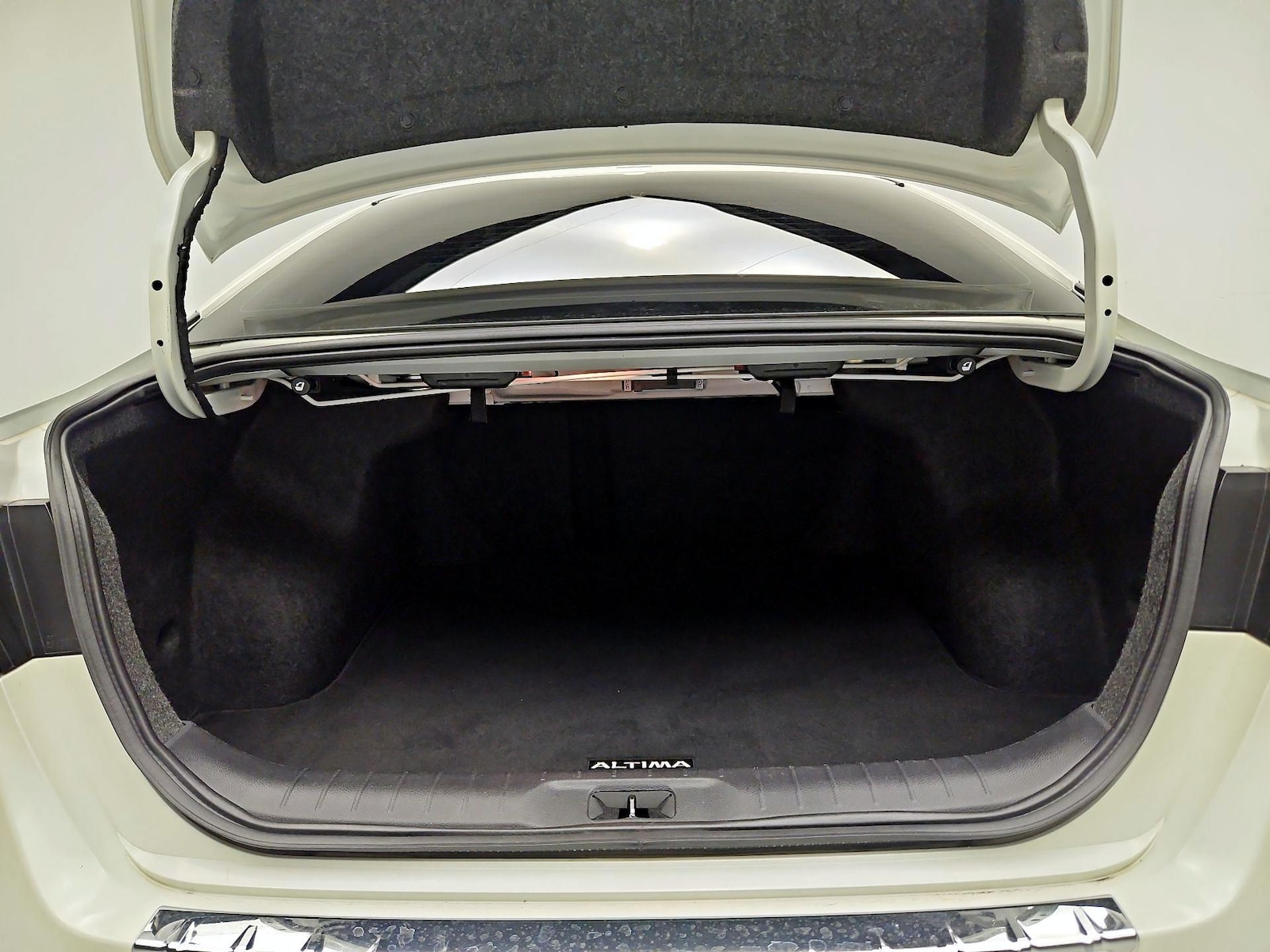 2023 Nissan Altima SR - Photo 23