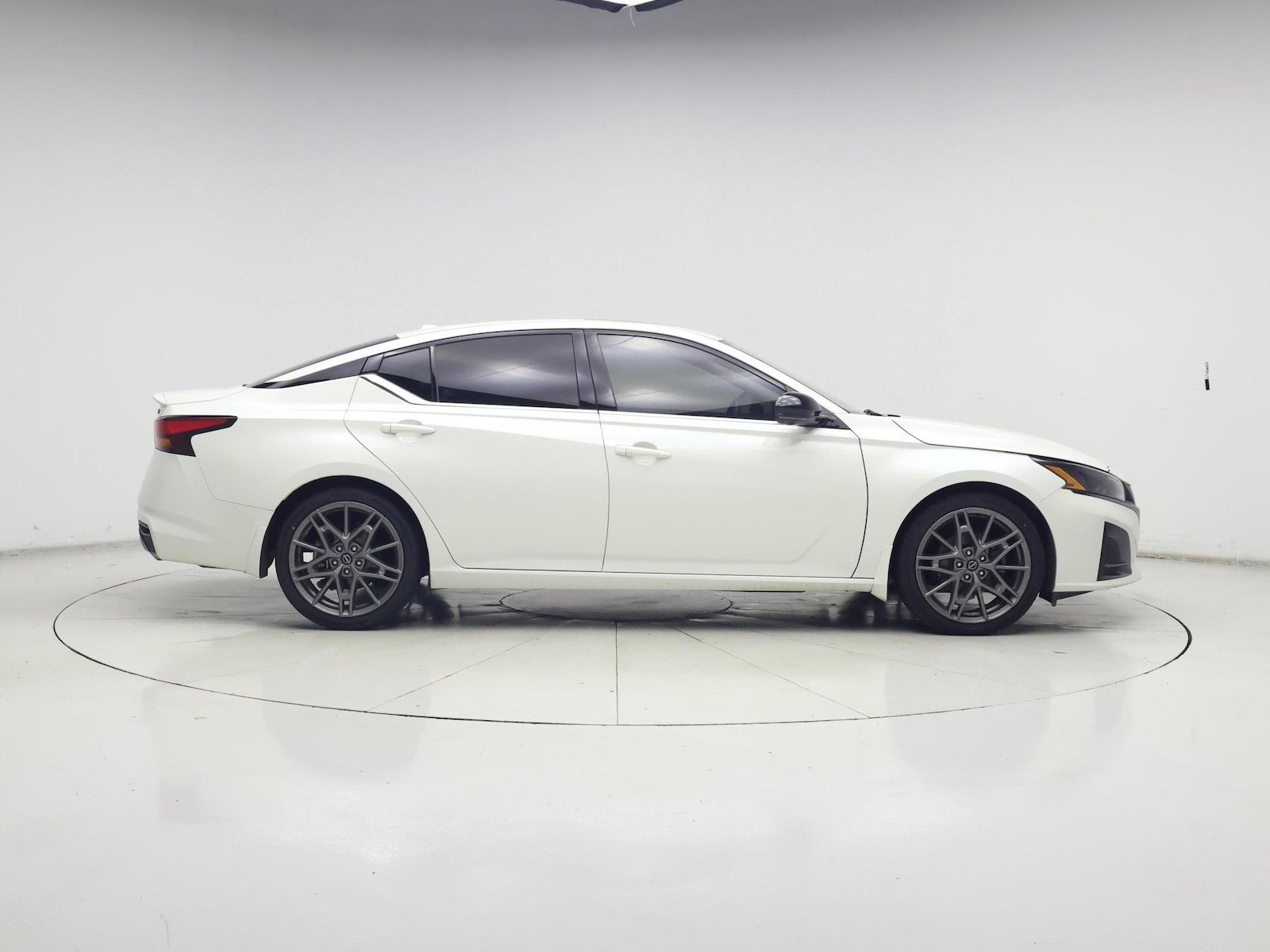 2023 Nissan Altima SR - Photo 8
