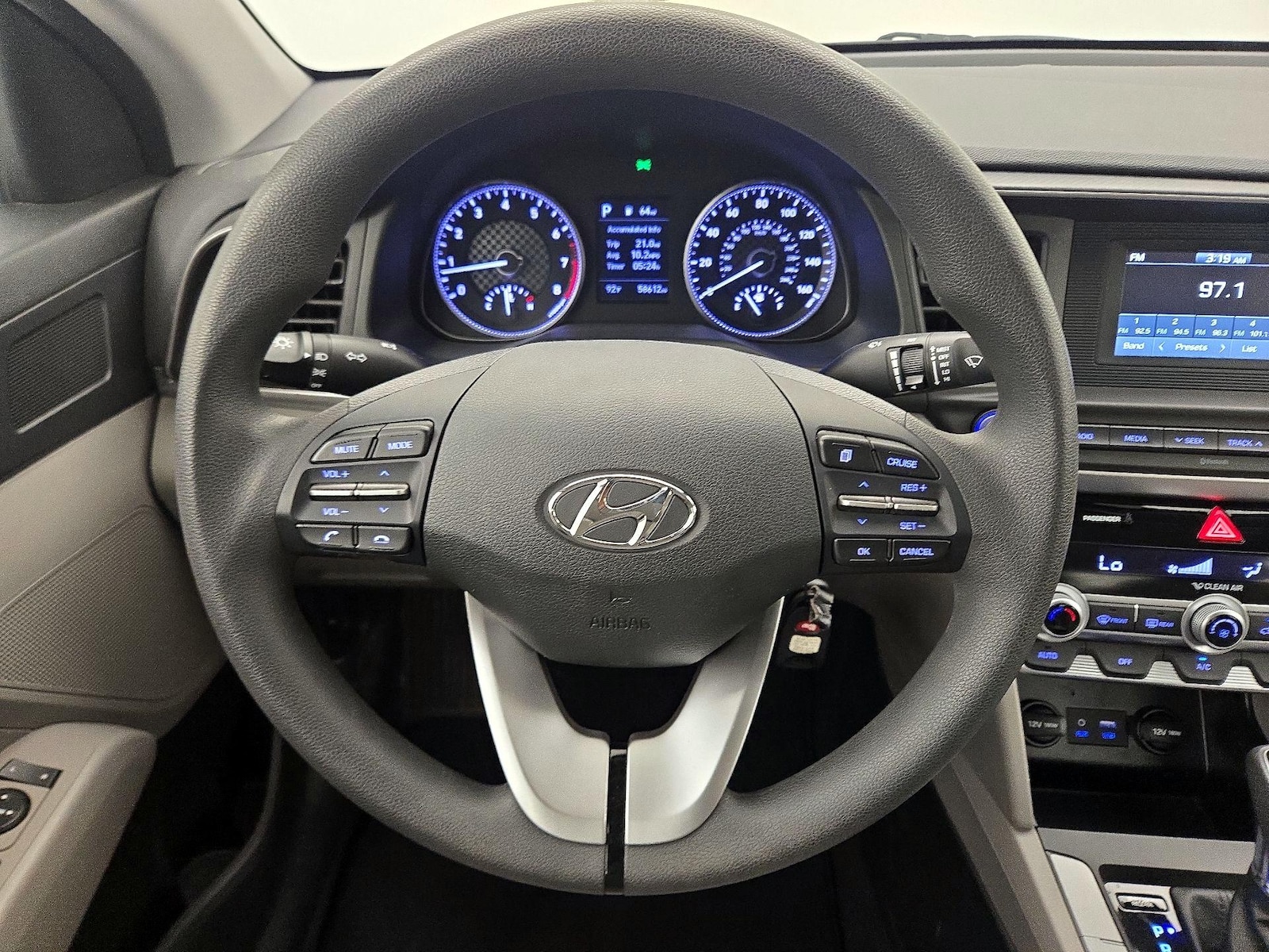2020 Hyundai Elantra SE - Photo 11