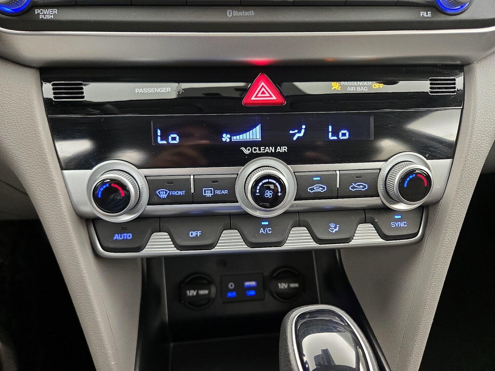 2020 Hyundai Elantra SE - Photo 17