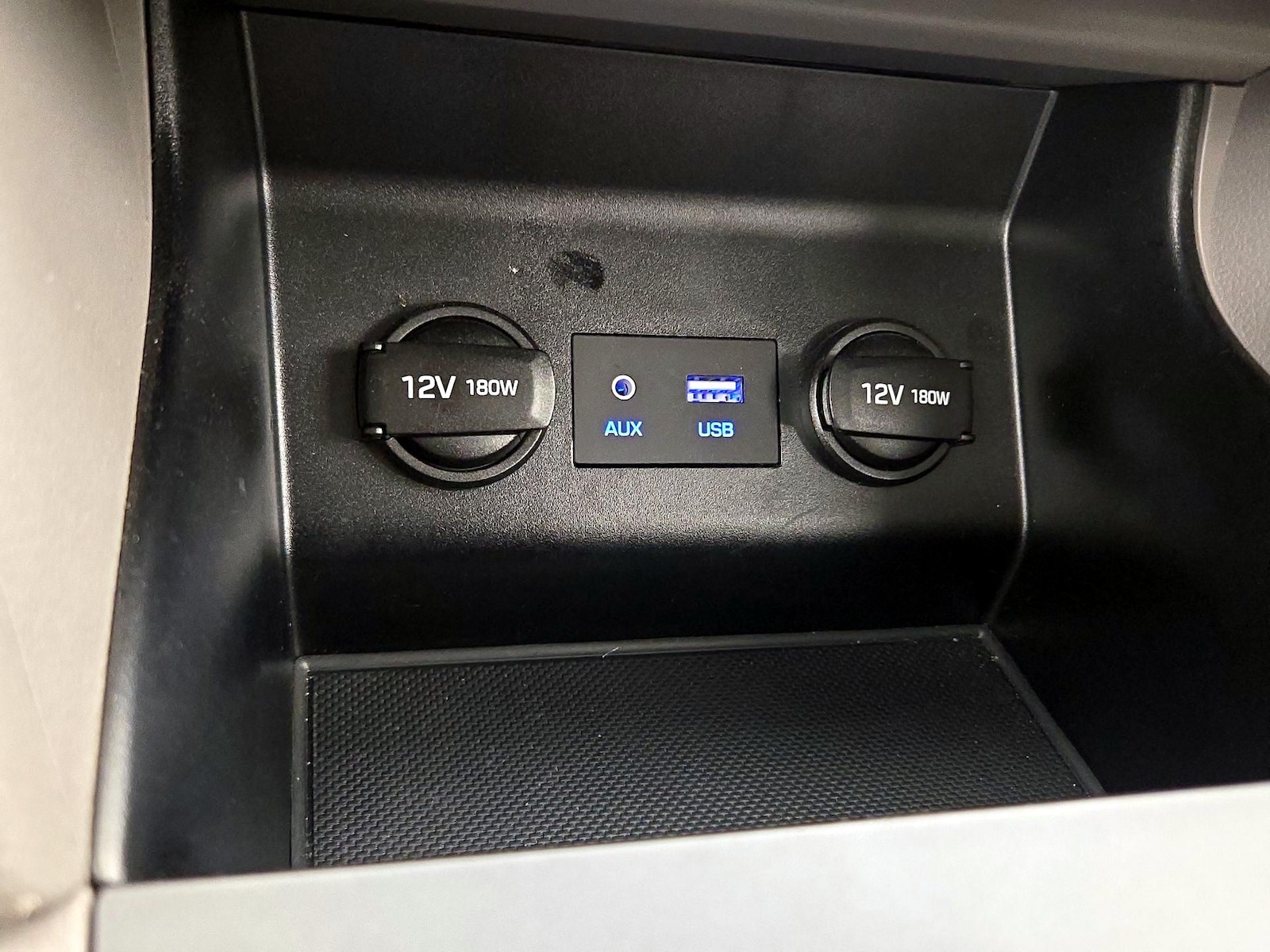 2020 Hyundai Elantra SE - Photo 19