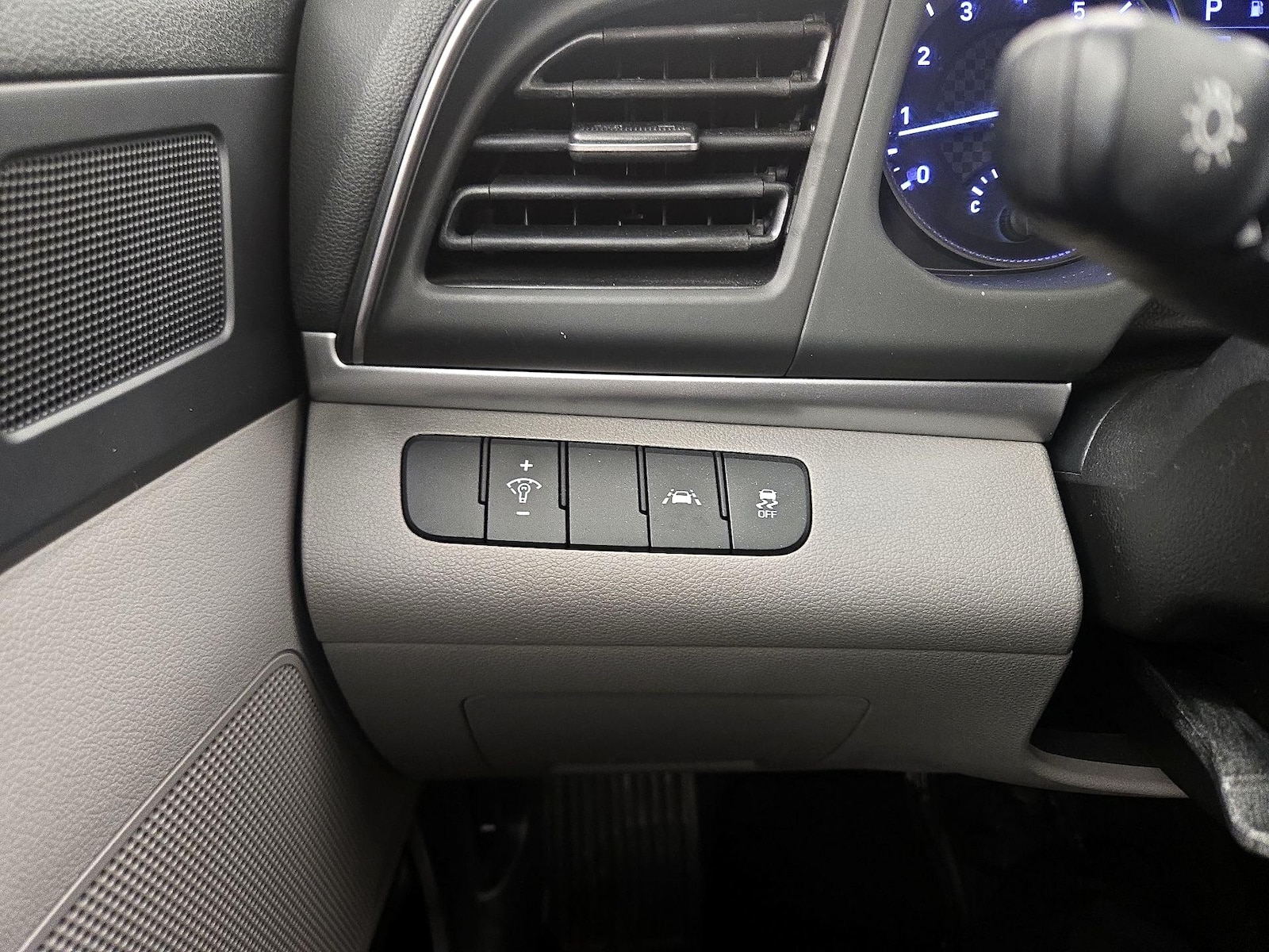 2020 Hyundai Elantra SE - Photo 14