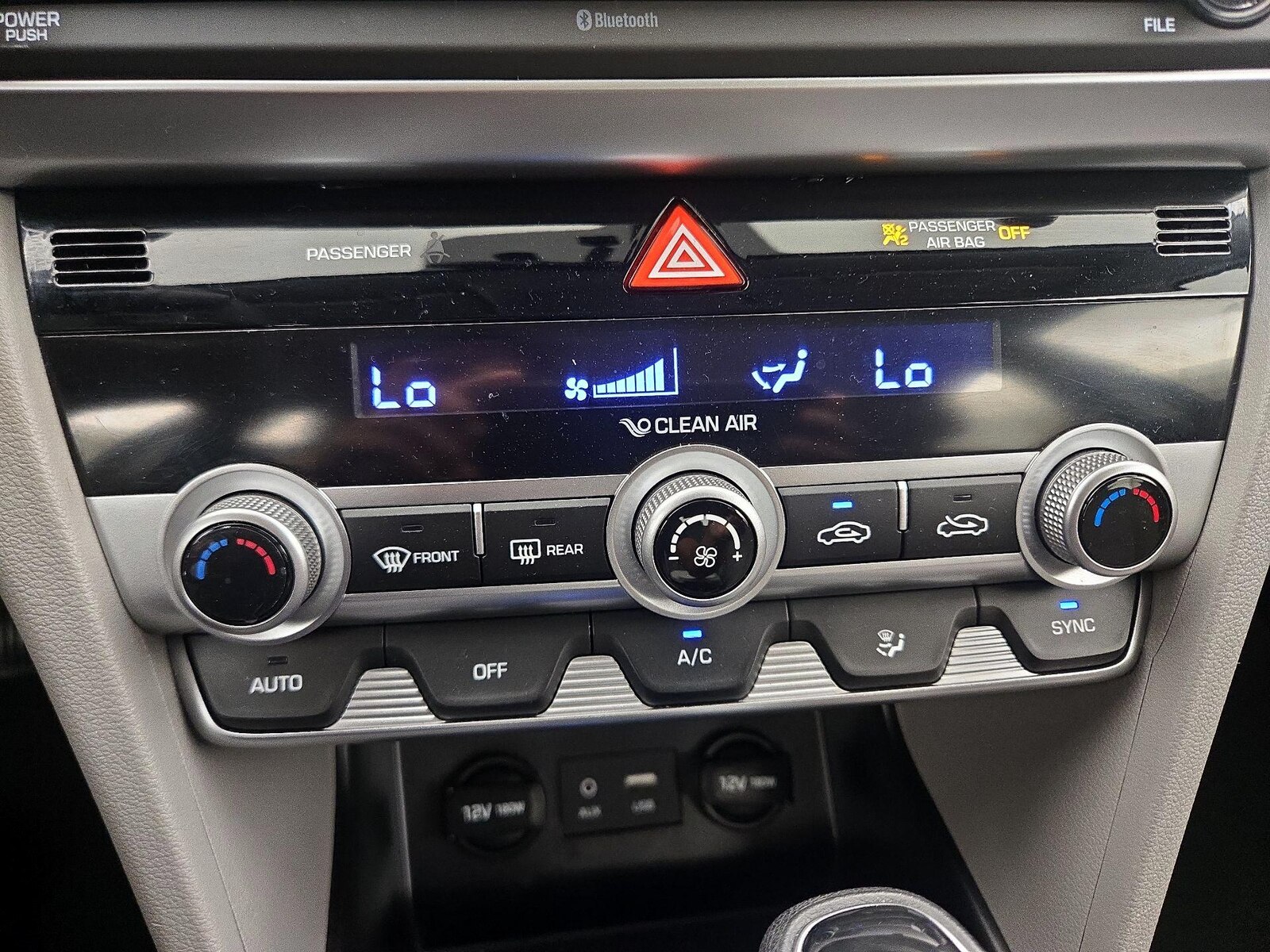 2020 Hyundai Elantra SE - Photo 17