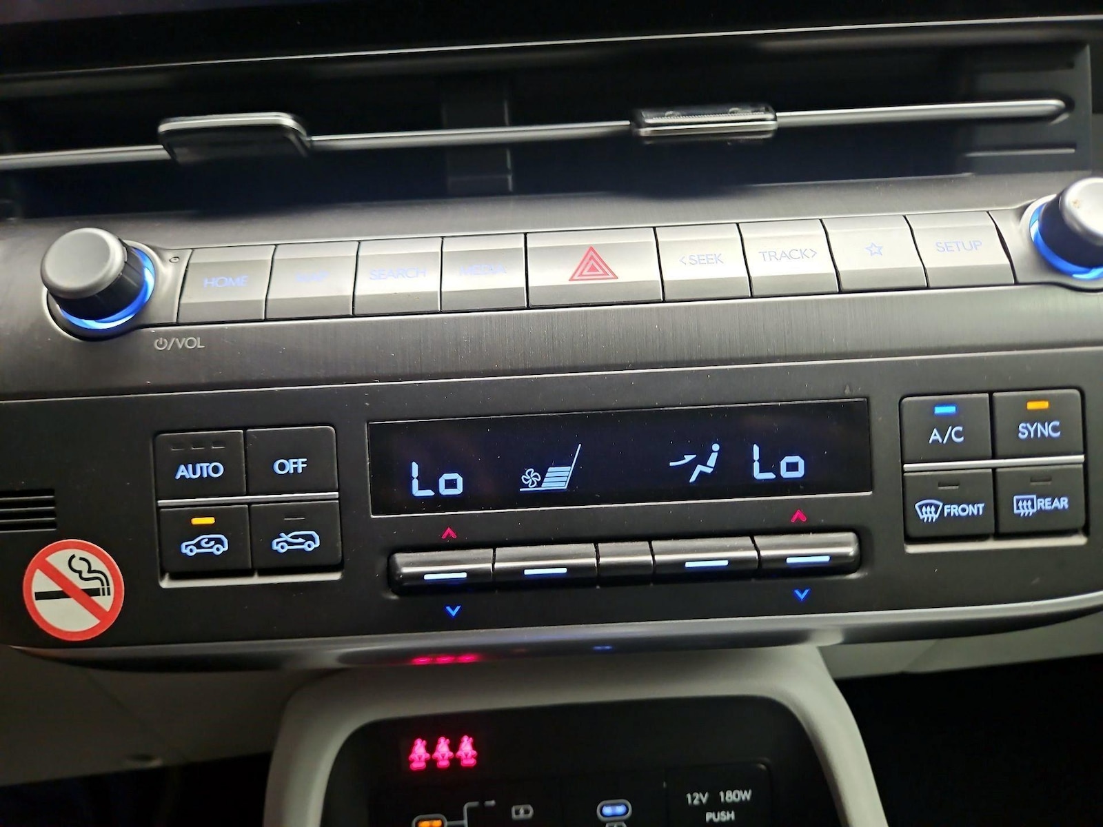 2025 Hyundai Kona SEL - Photo 16