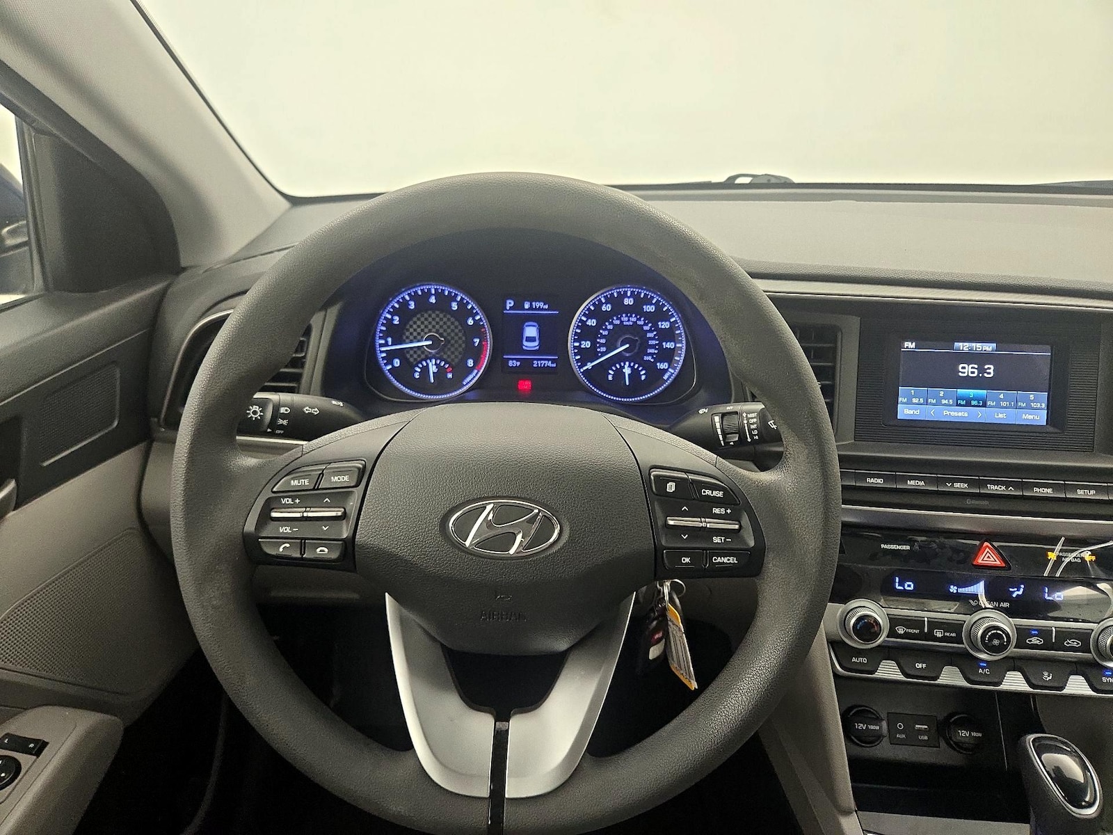 2020 Hyundai Elantra SE - Photo 11