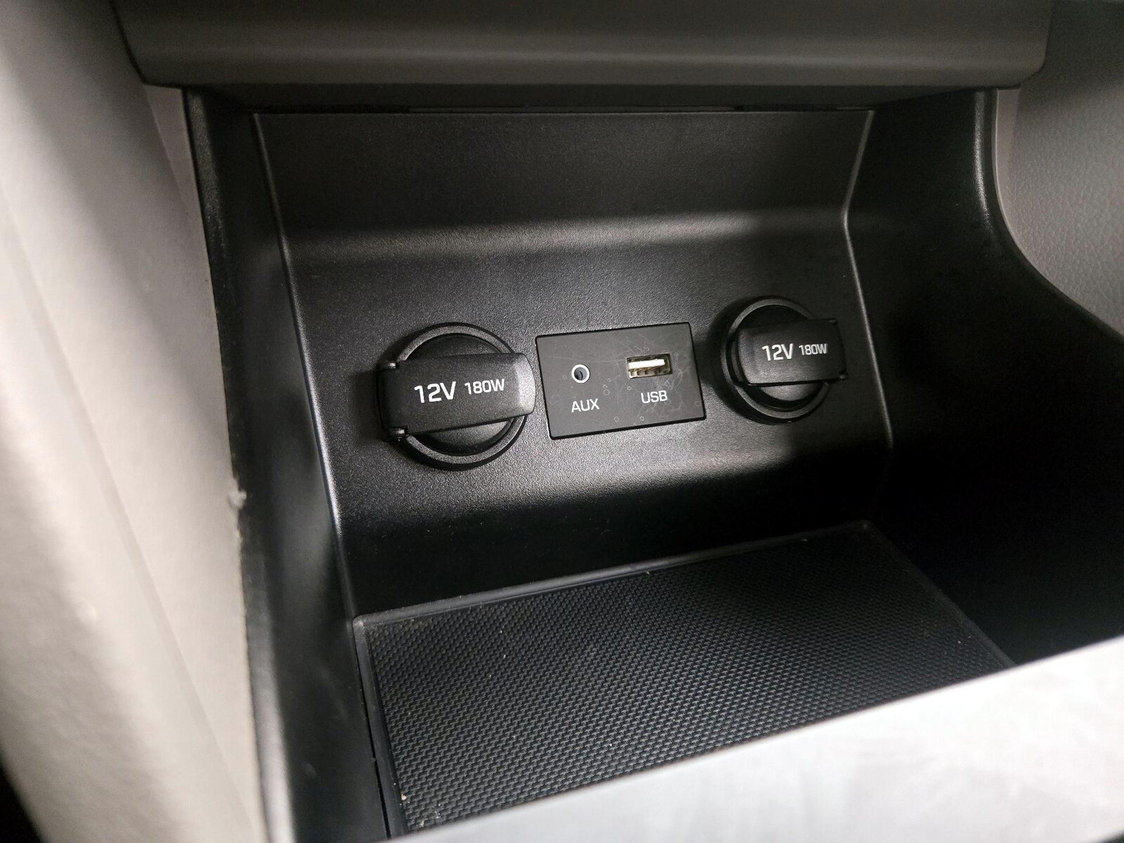 2020 Hyundai Elantra SE - Photo 18