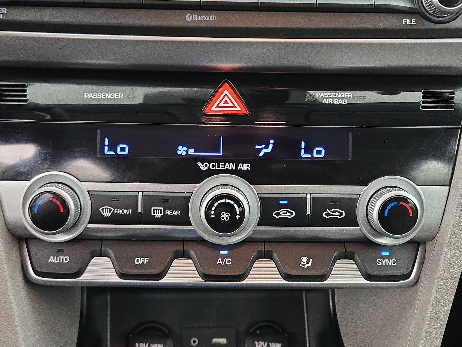 2020 Hyundai Elantra SE - Photo 17