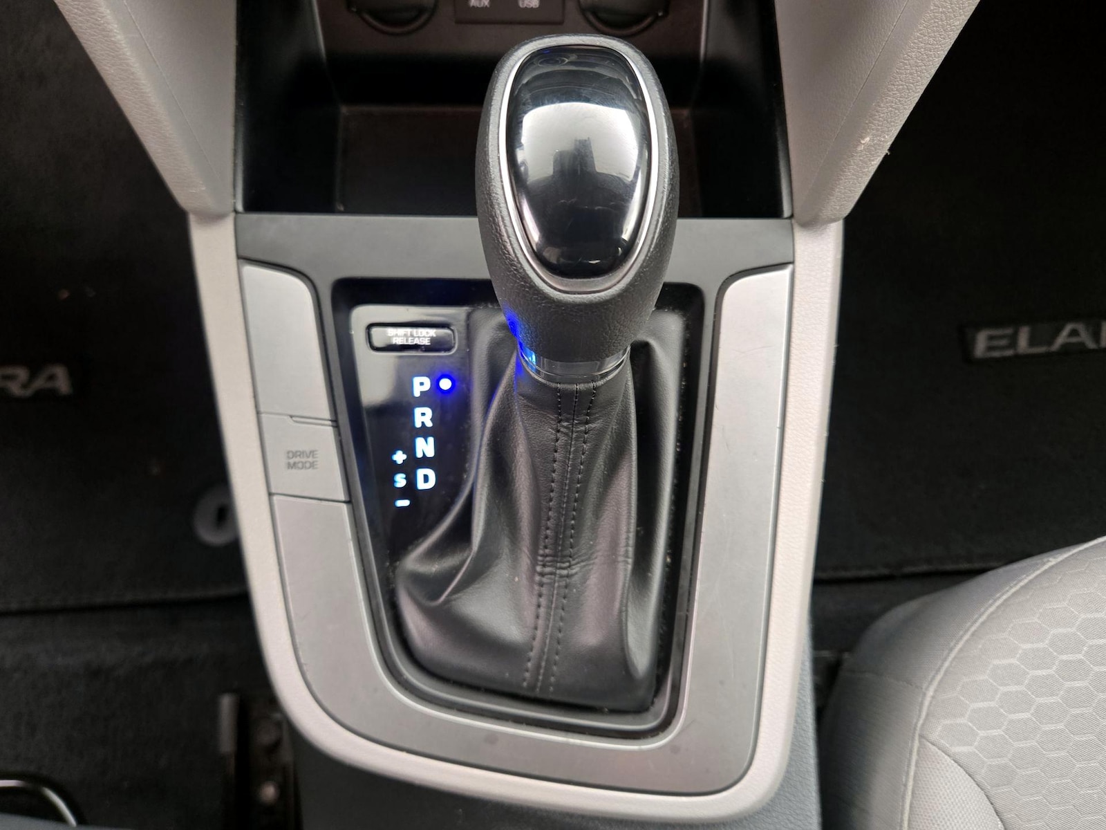 2020 Hyundai Elantra SE - Photo 18