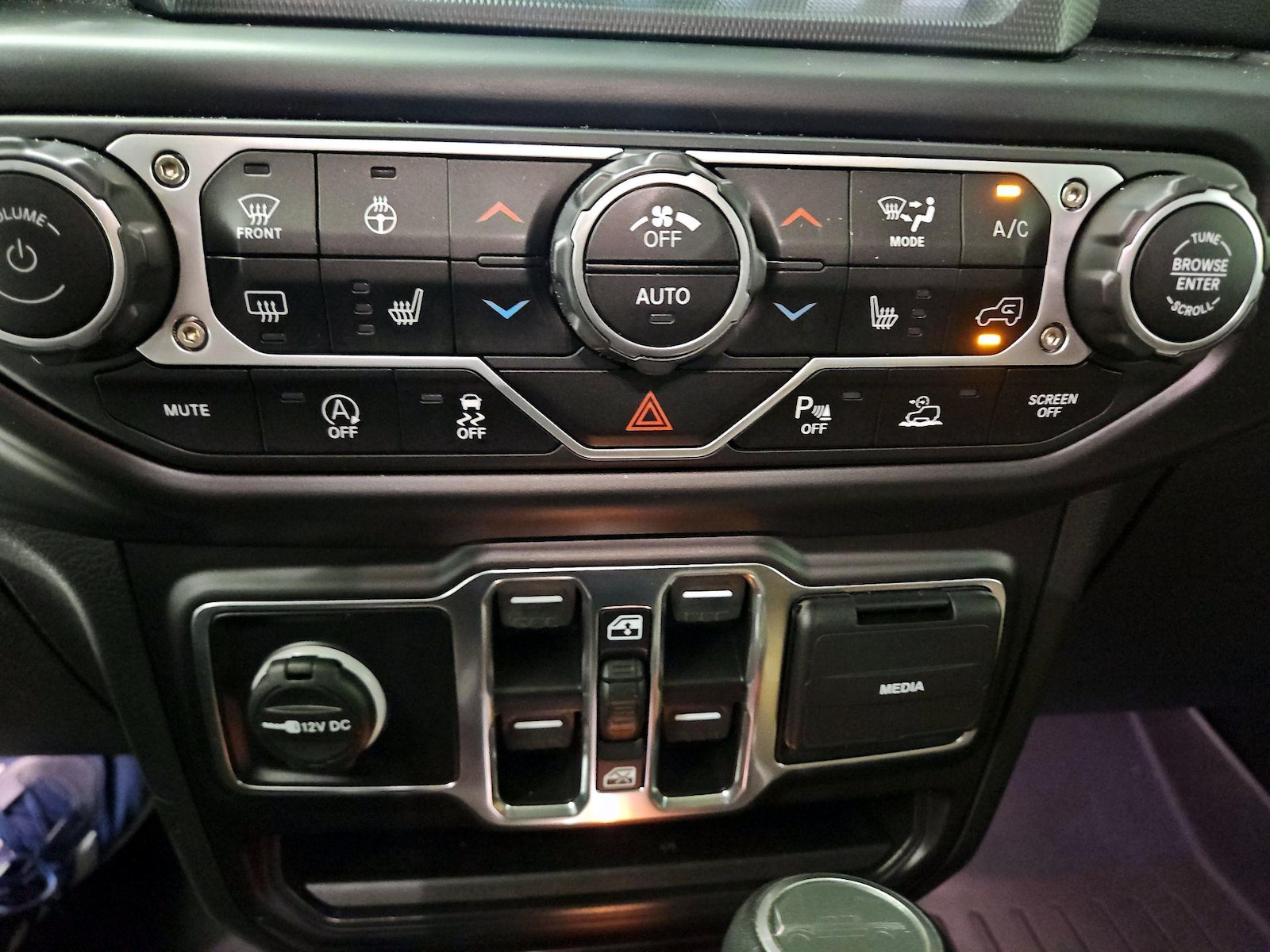 2022 Jeep Gladiator Overland - Photo 18