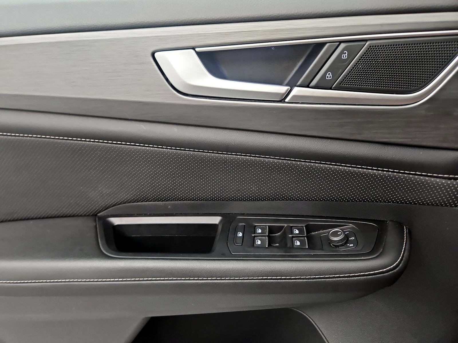 2024 Volkswagen Atlas Cross Sport SE - Photo 13