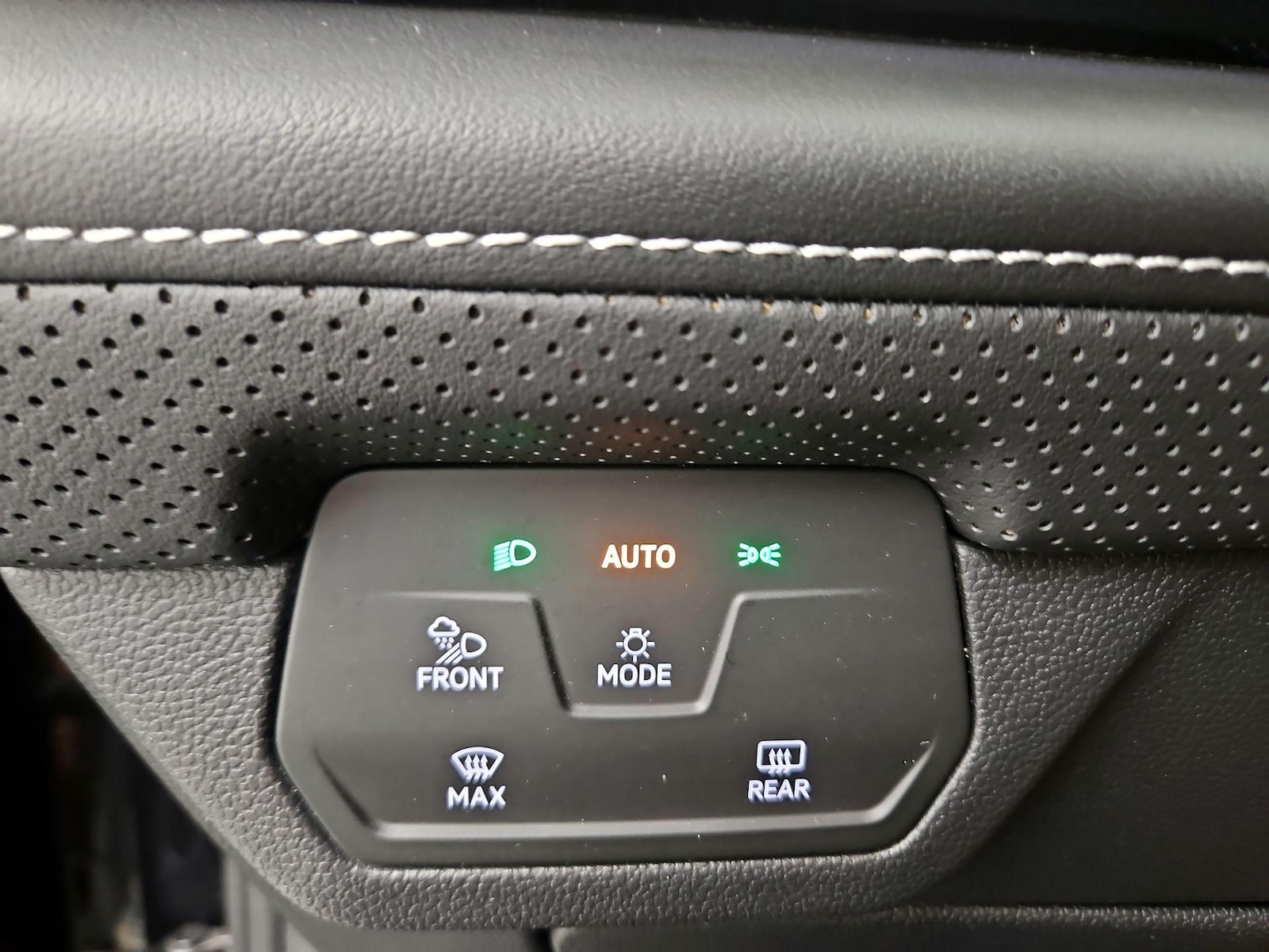 2024 Volkswagen Atlas Cross Sport SE - Photo 14