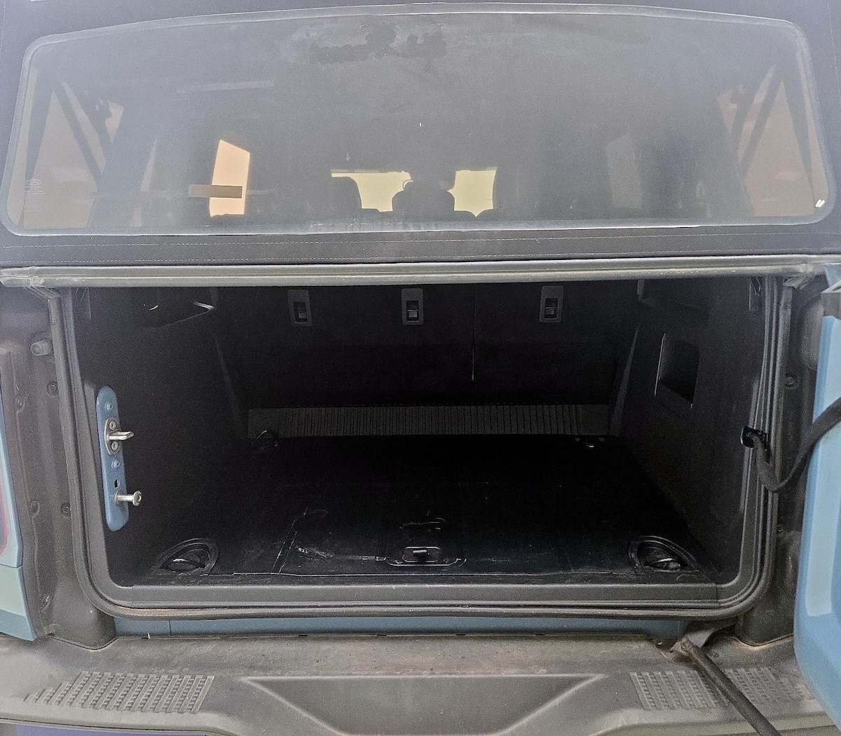 Trunk/Cargo (Seats Up)