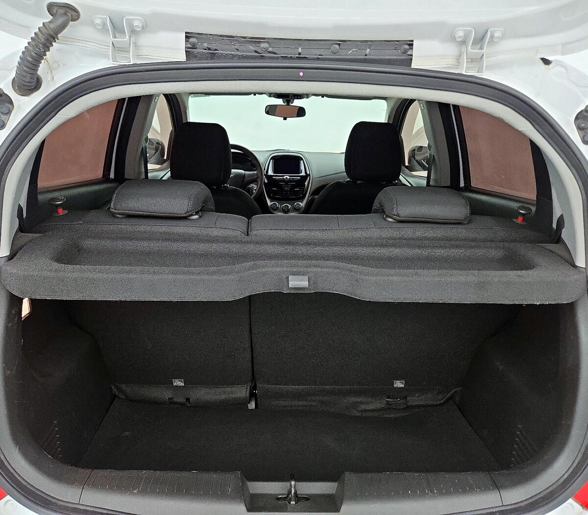 Trunk/Cargo (Seats Up)
