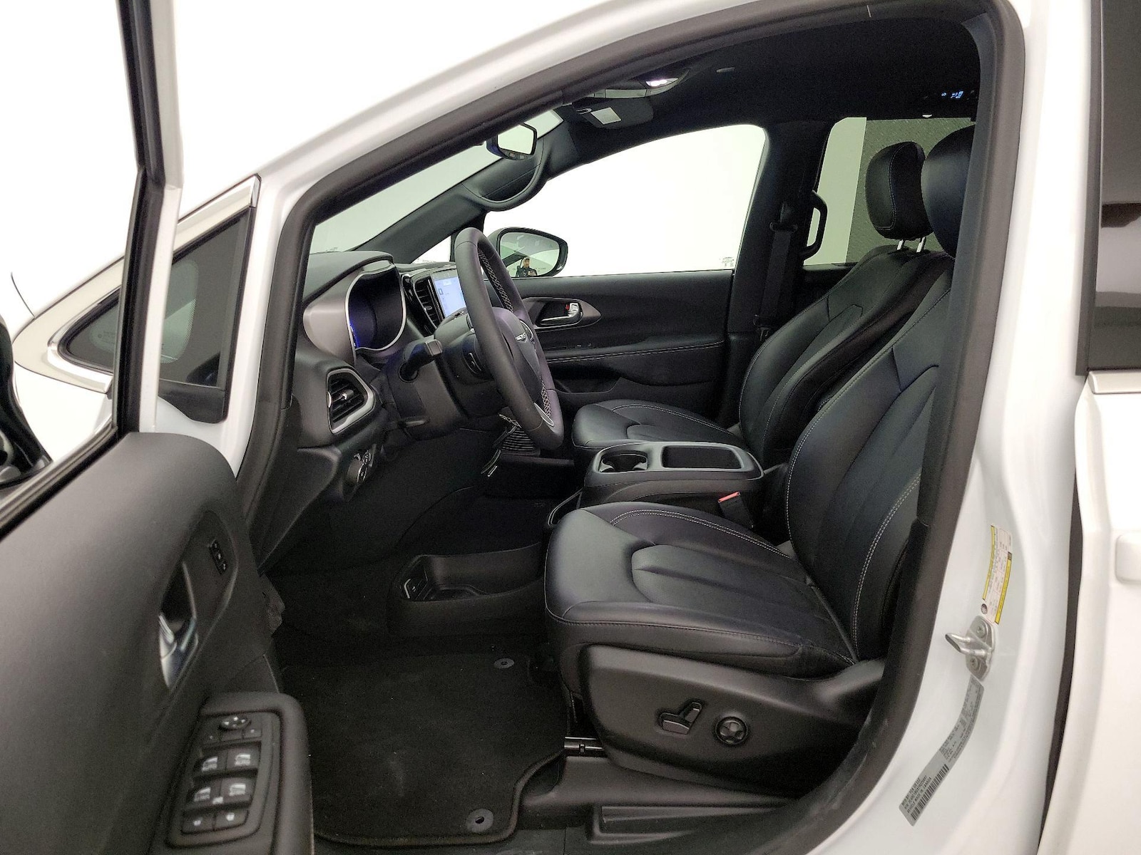 2026 Chrysler Pacifica Select - Photo 12