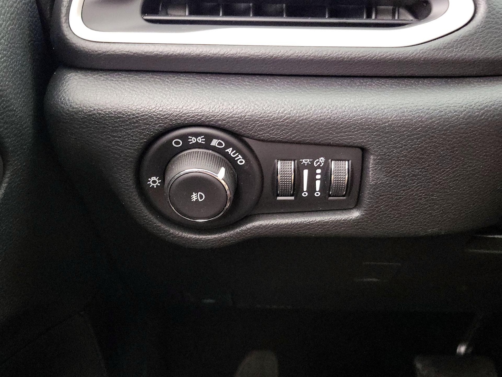 2026 Chrysler Pacifica Select - Photo 14