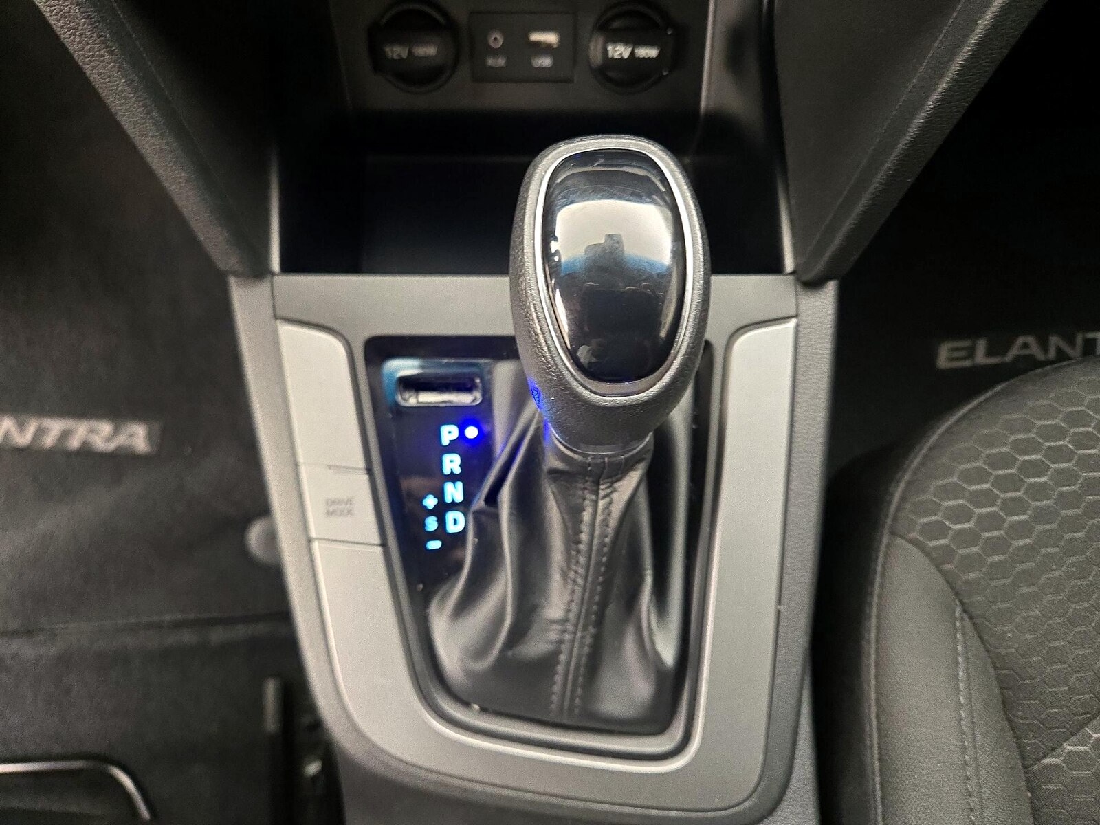 2020 Hyundai Elantra SE - Photo 18