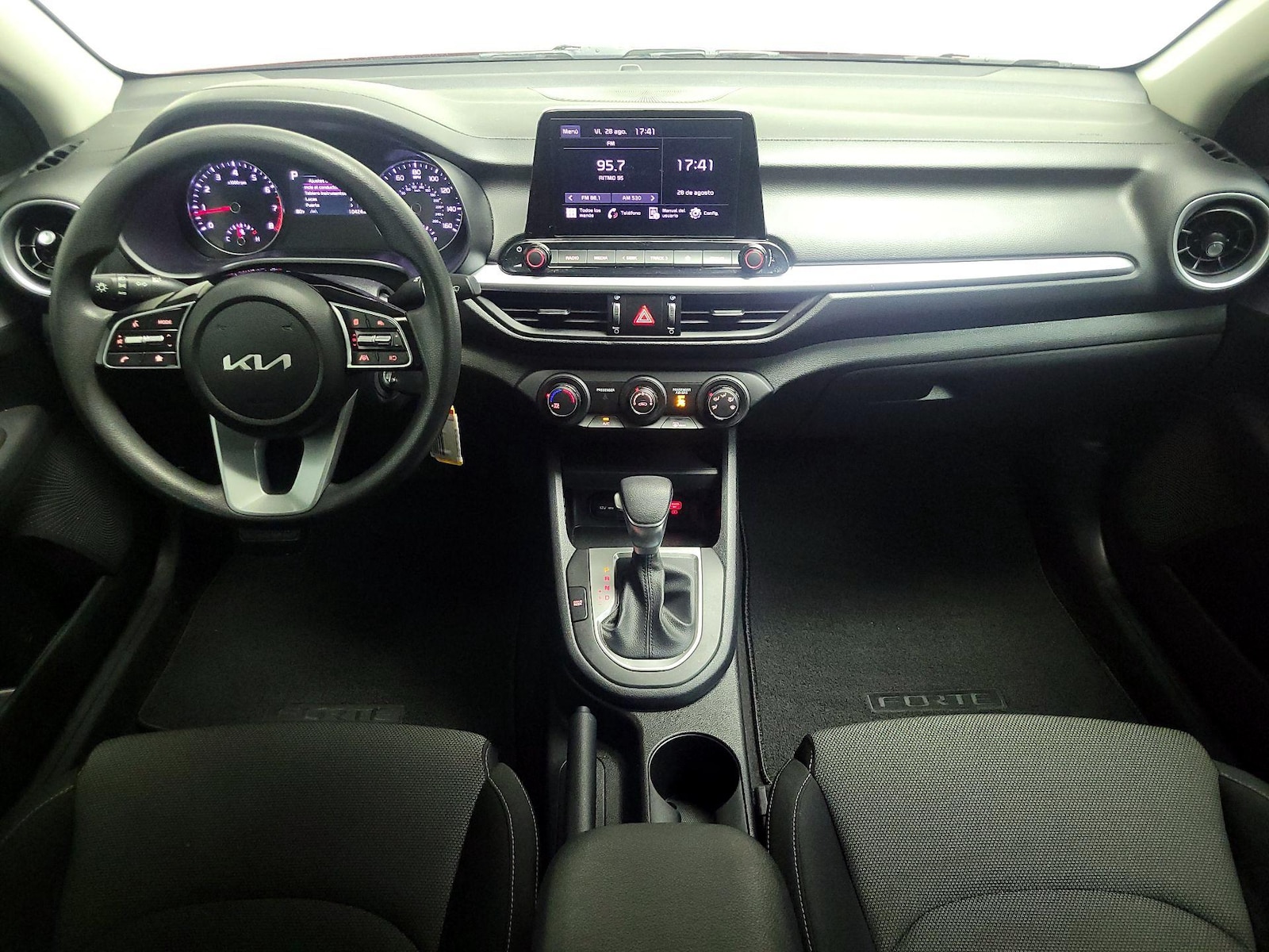 2024 Kia Forte LXS - Photo 10