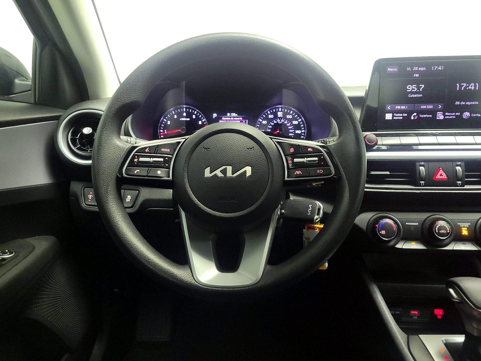 2024 Kia Forte LXS - Photo 11