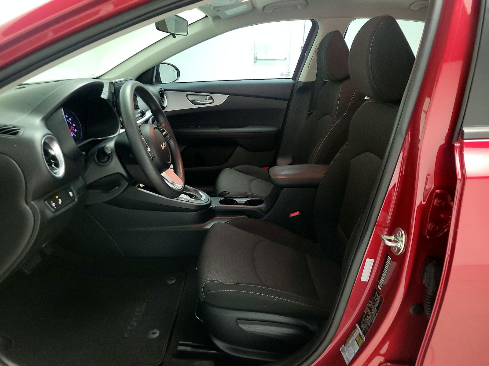2024 Kia Forte LXS - Photo 12
