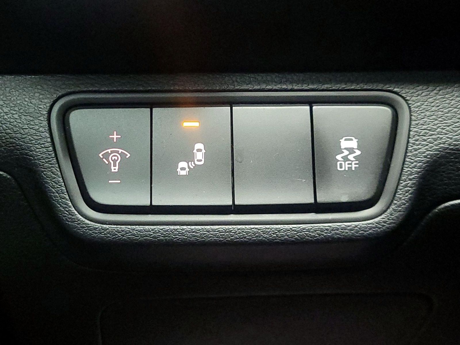 2024 Kia Forte LXS - Photo 14