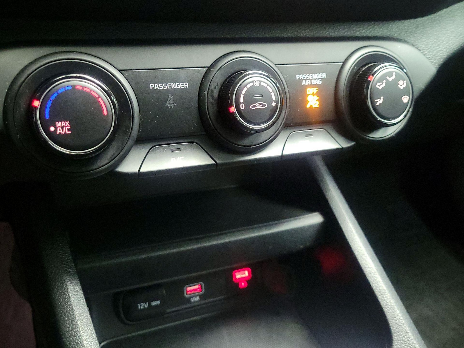 2024 Kia Forte LXS - Photo 17