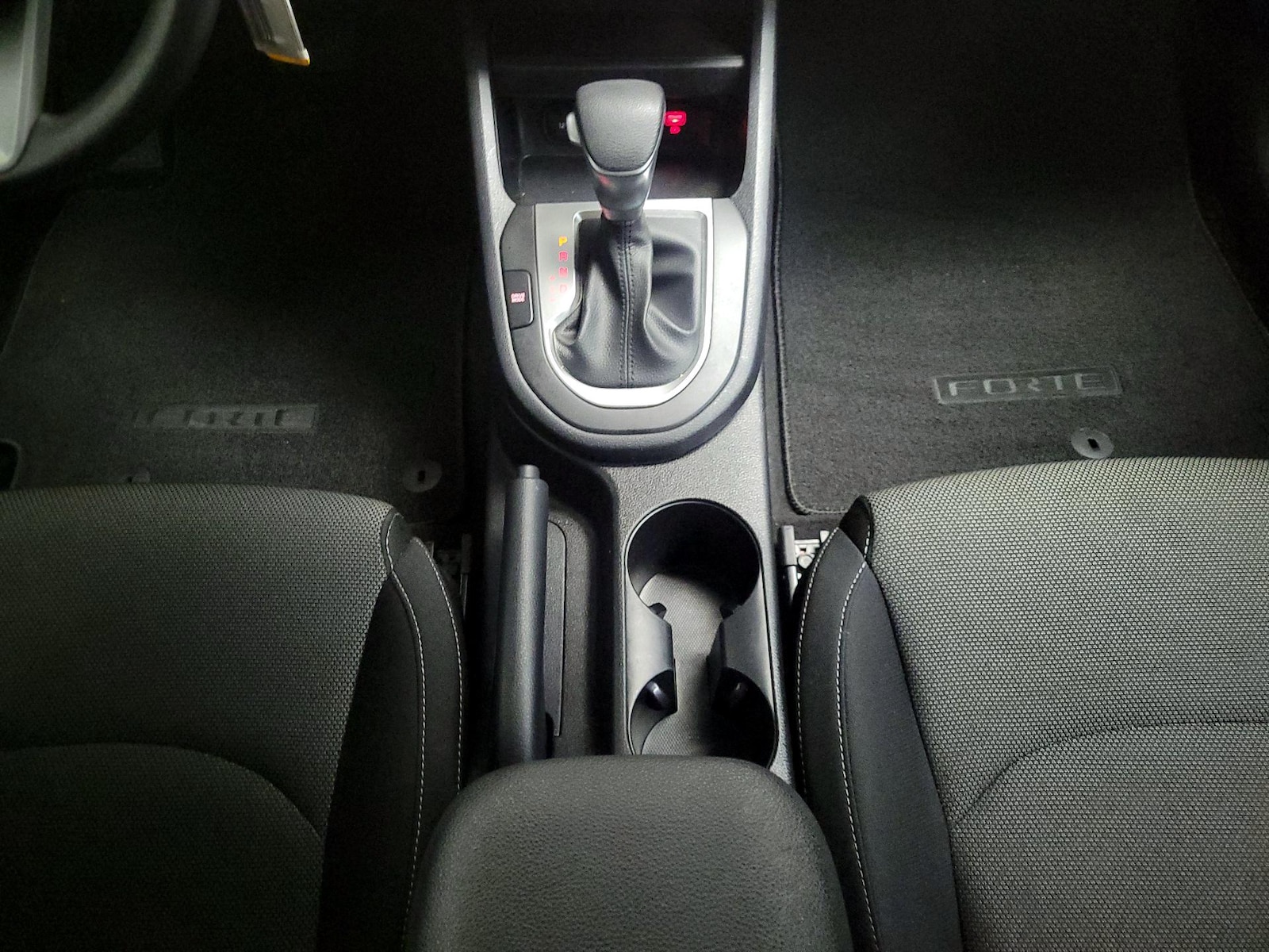 2024 Kia Forte LXS - Photo 18
