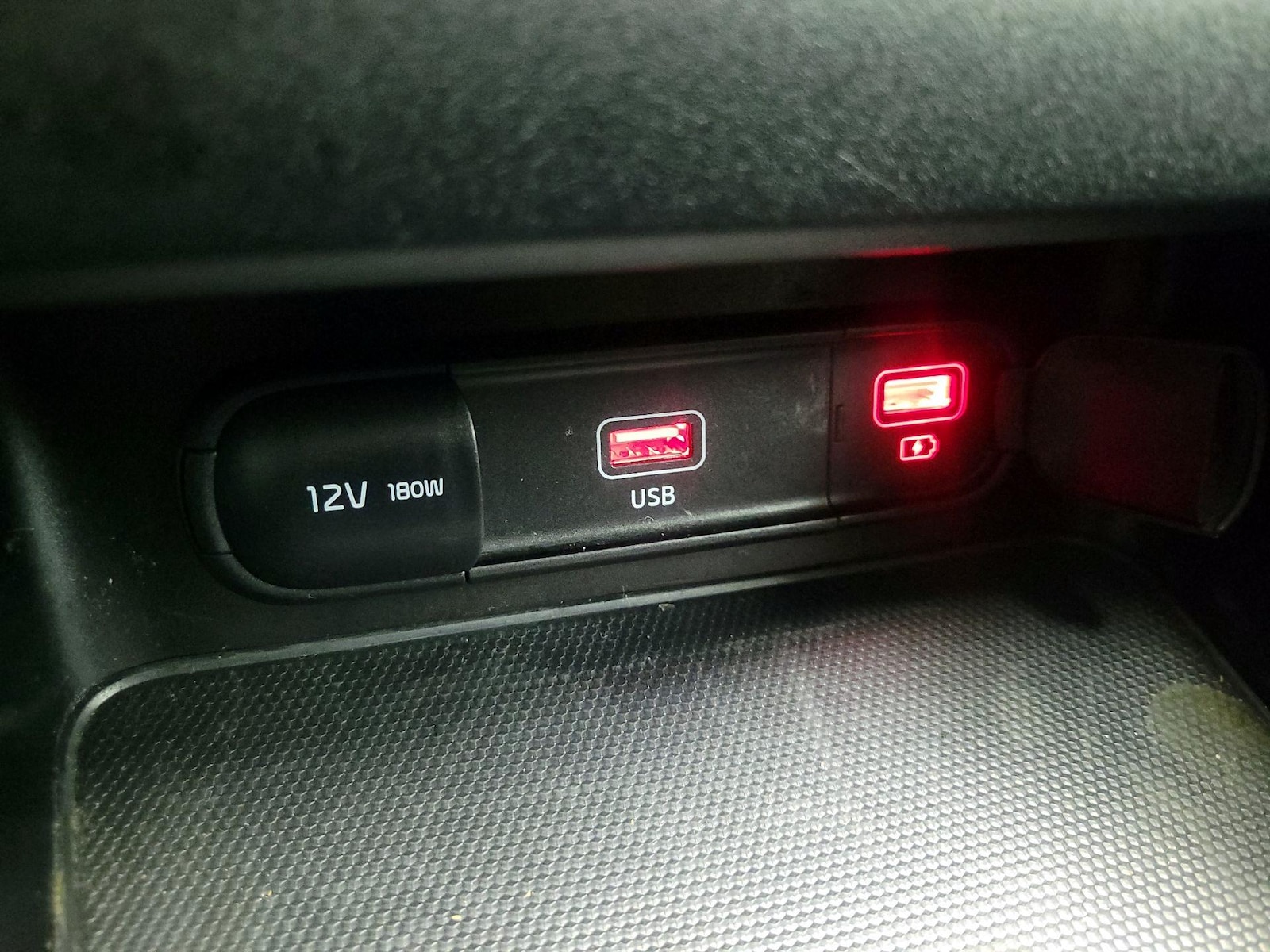2024 Kia Forte LXS - Photo 19