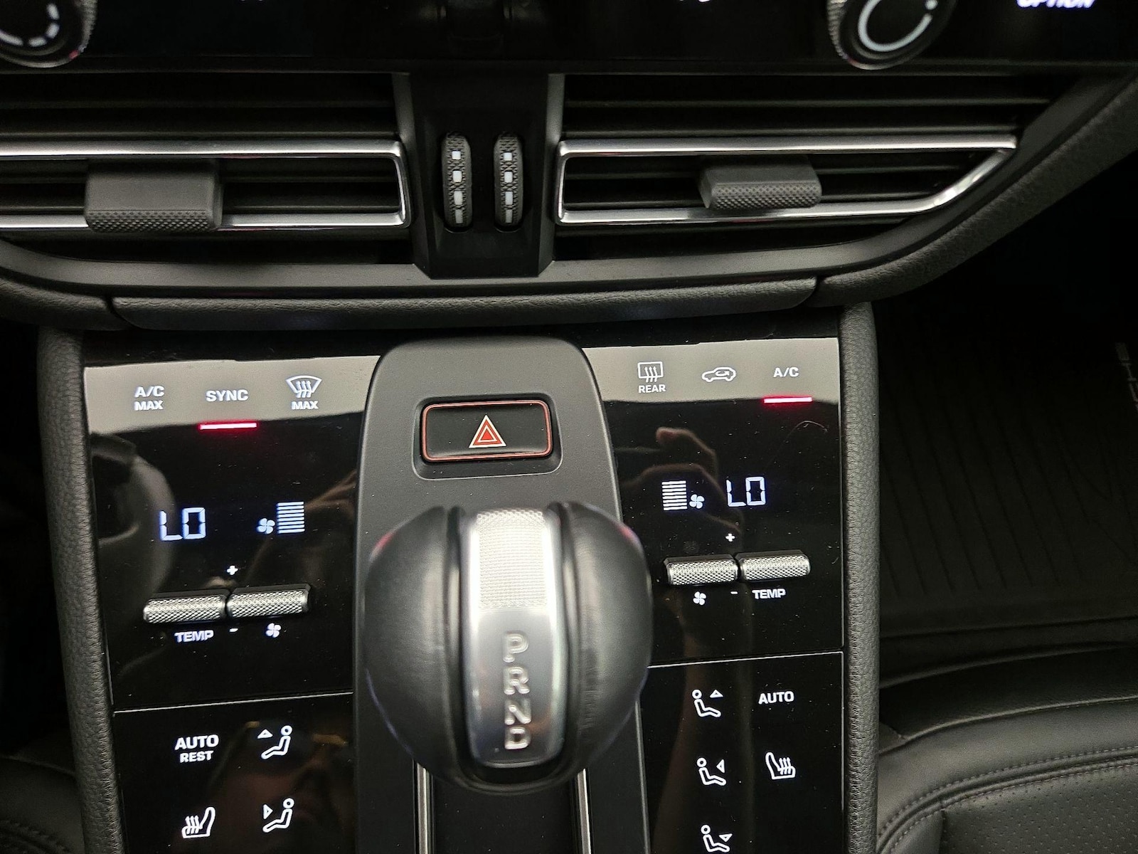 2024 Porsche Macan Base - Photo 18
