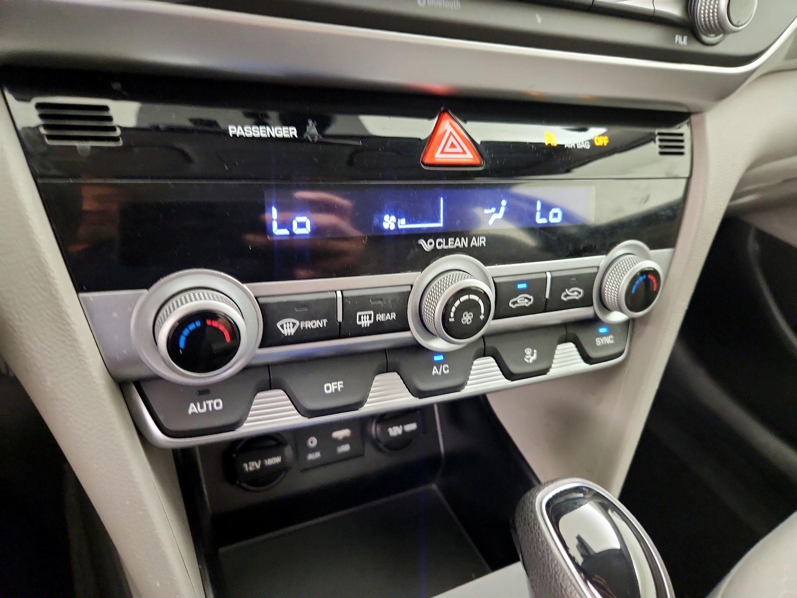 2020 Hyundai Elantra SE - Photo 17