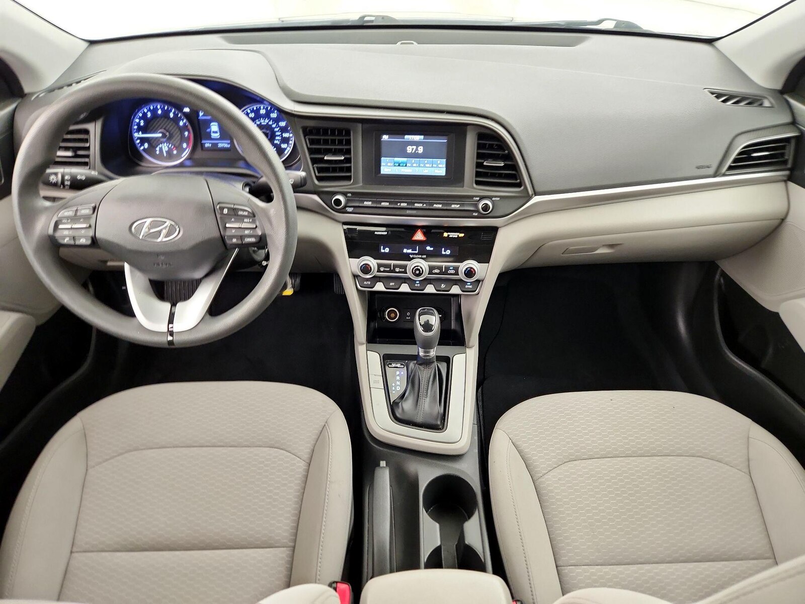 2020 Hyundai Elantra SE - Photo 10