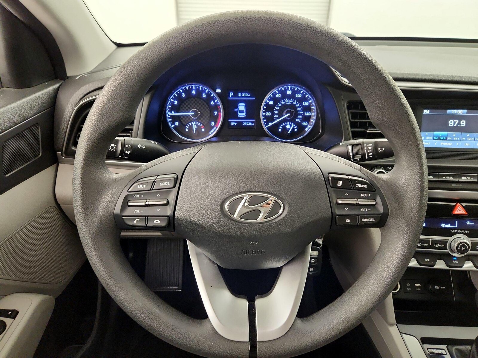 2020 Hyundai Elantra SE - Photo 11