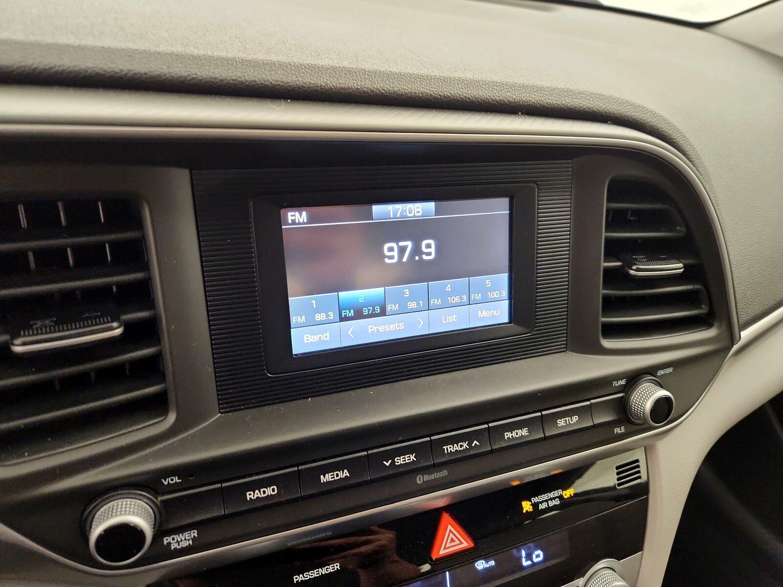 2020 Hyundai Elantra SE - Photo 16