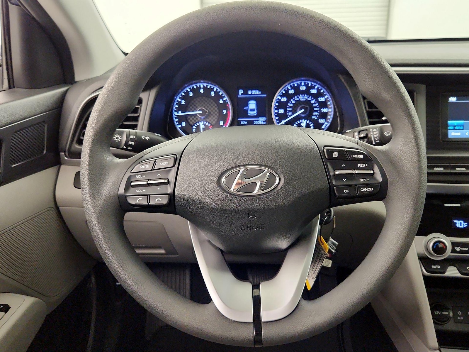 2020 Hyundai Elantra SE - Photo 11