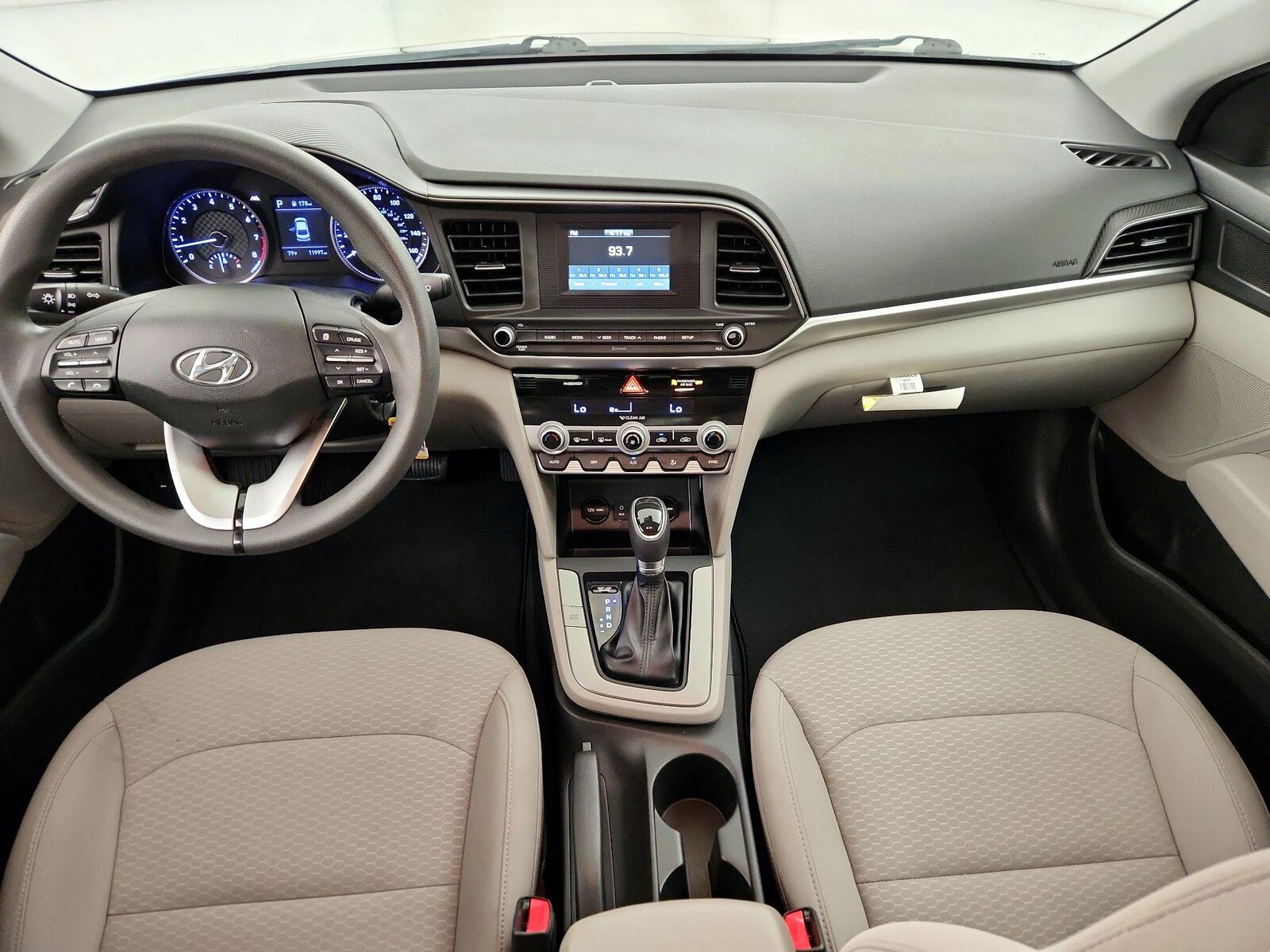 2020 Hyundai Elantra SE - Photo 10