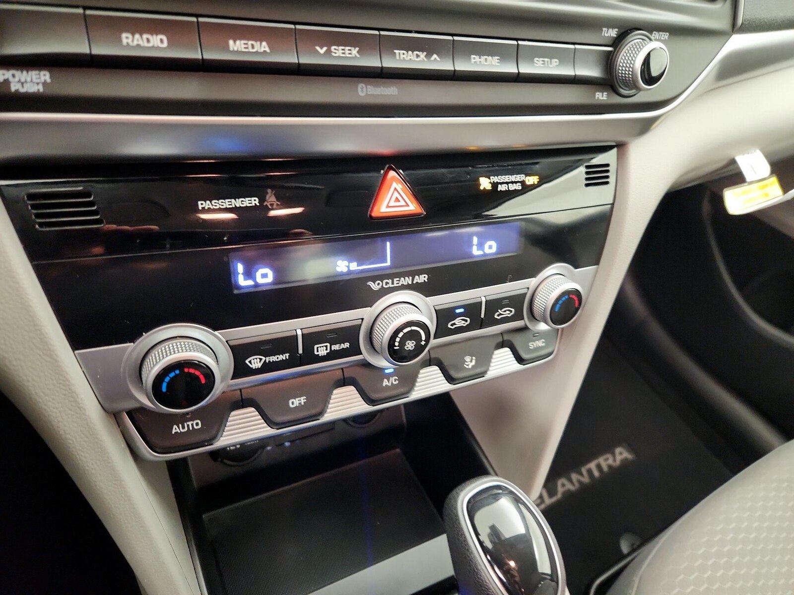 2020 Hyundai Elantra SE - Photo 17