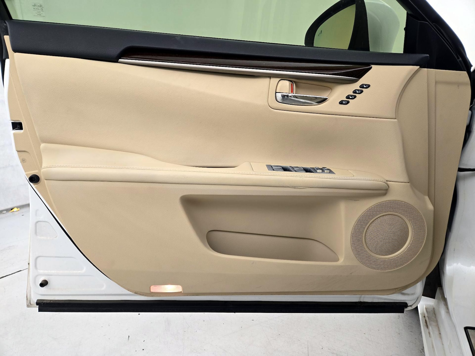2014 Lexus ES 350 - Photo 13