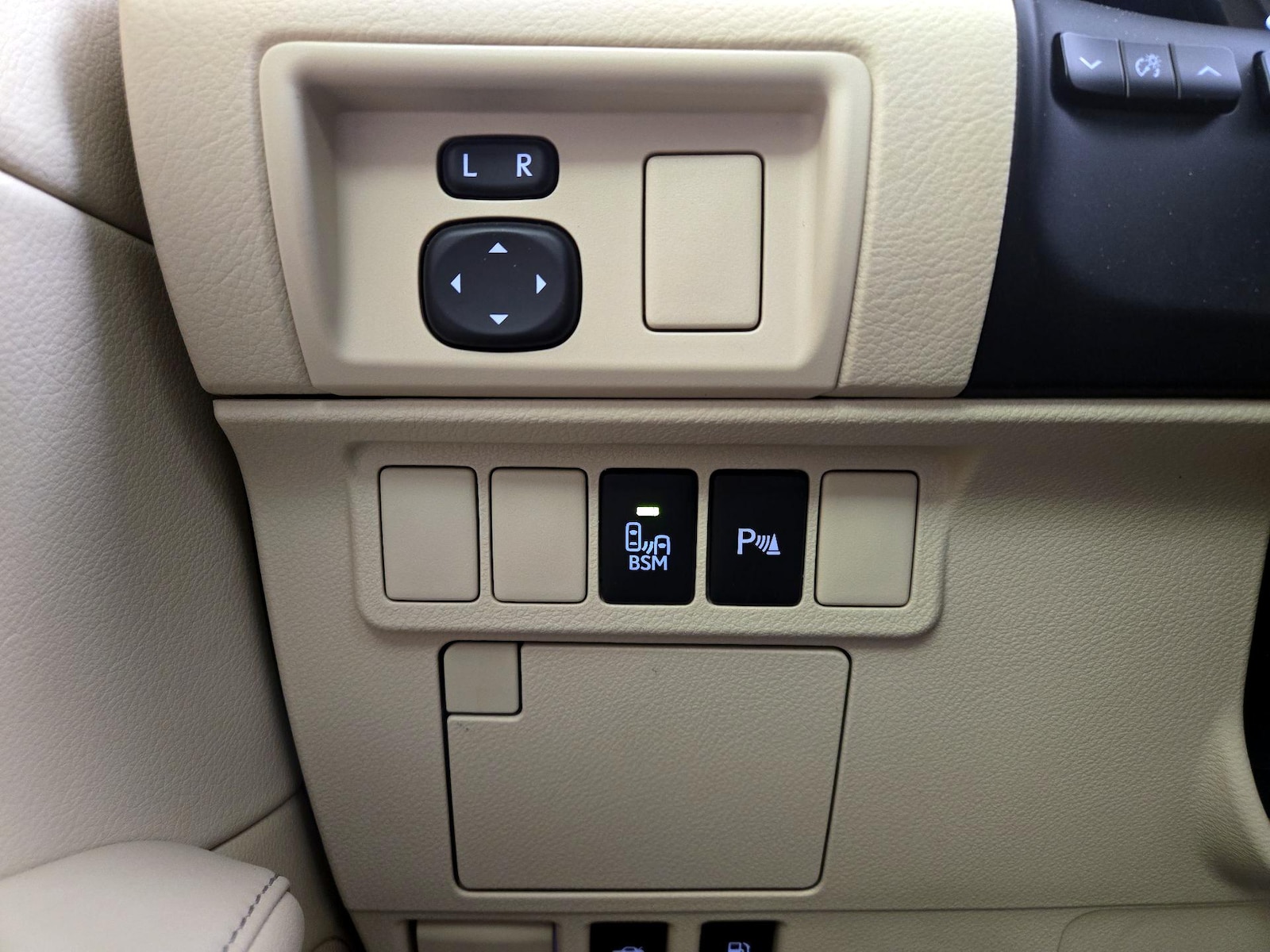 2014 Lexus ES 350 - Photo 14