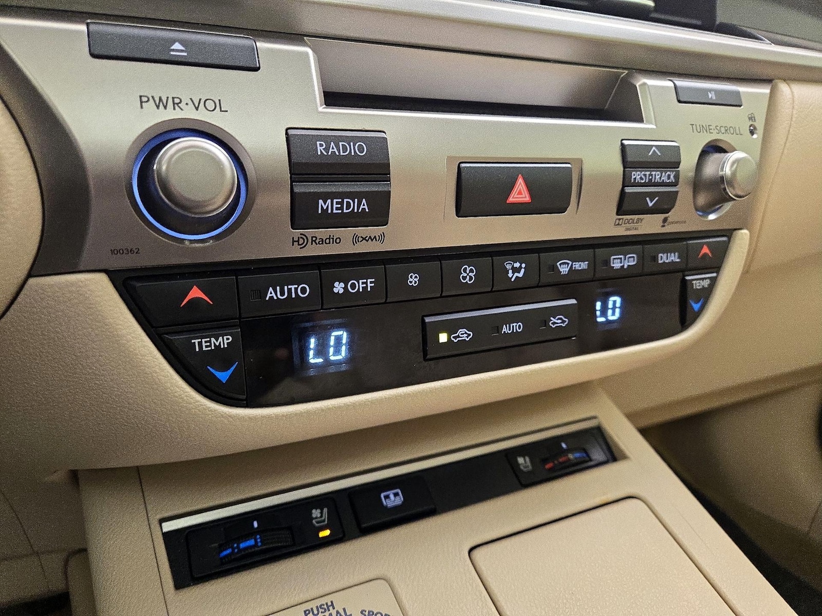 2014 Lexus ES 350 - Photo 18