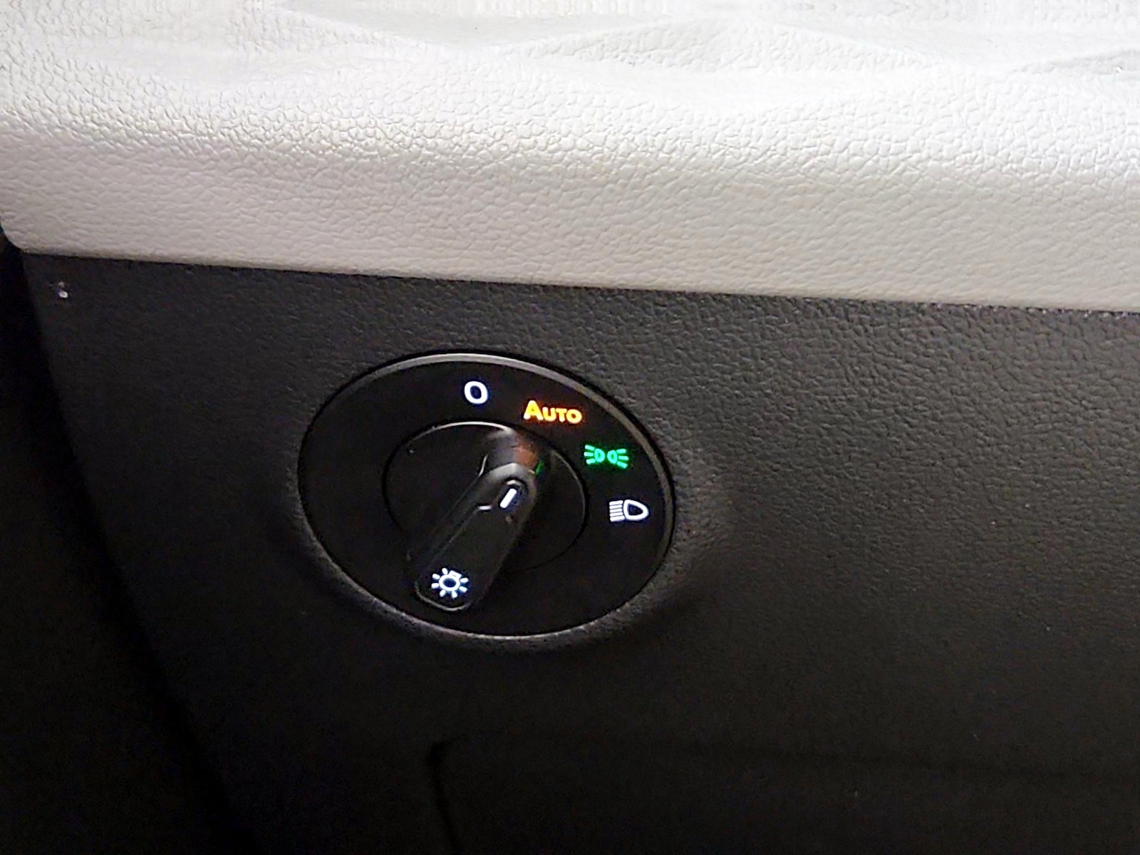 2024 Volkswagen Taos S - Photo 14