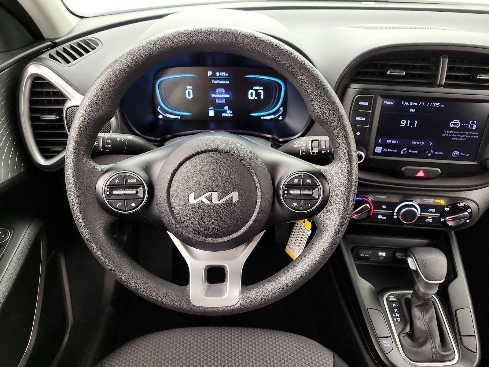 2025 Kia Soul LX - Photo 11