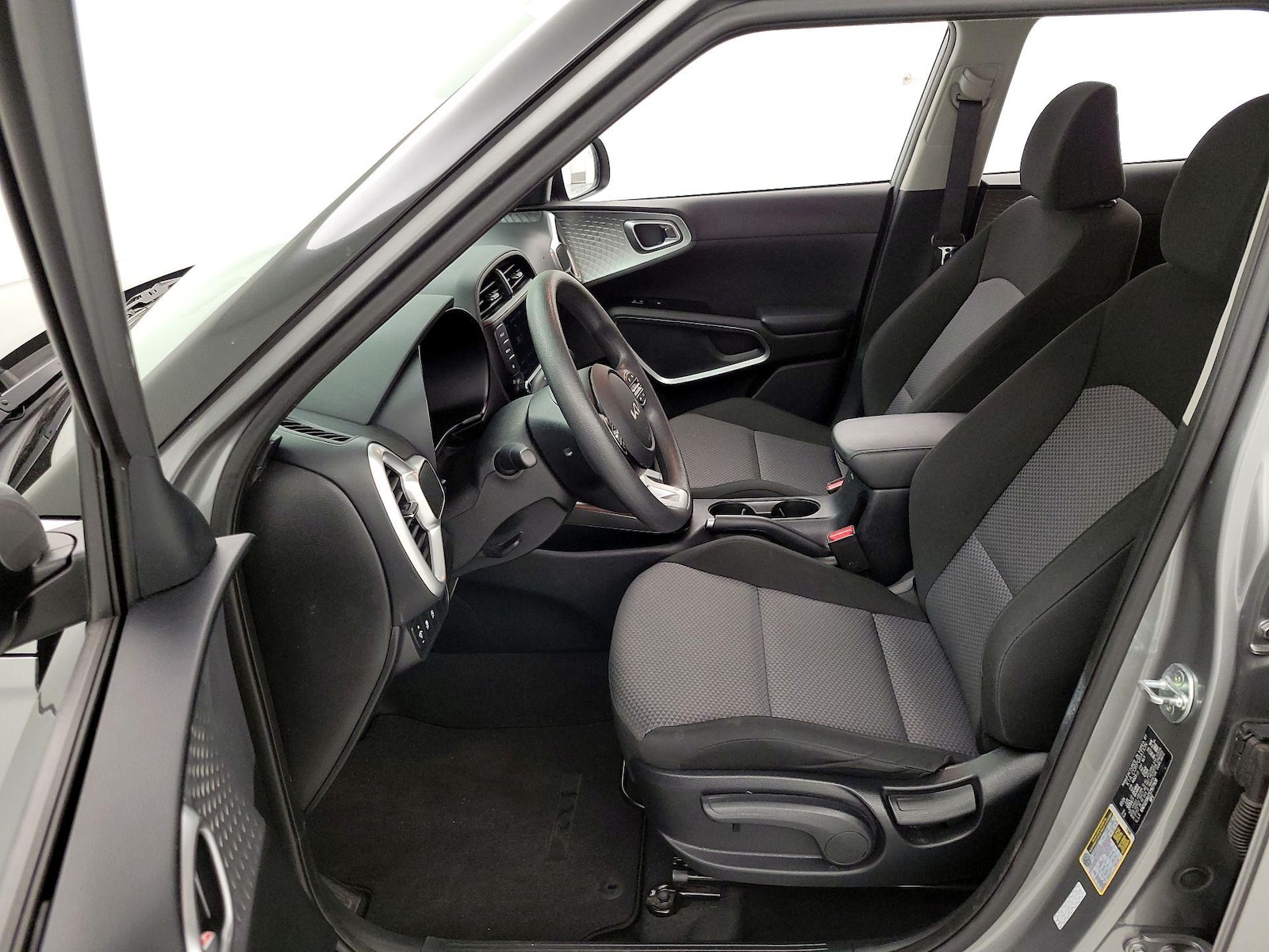 2025 Kia Soul LX - Photo 12