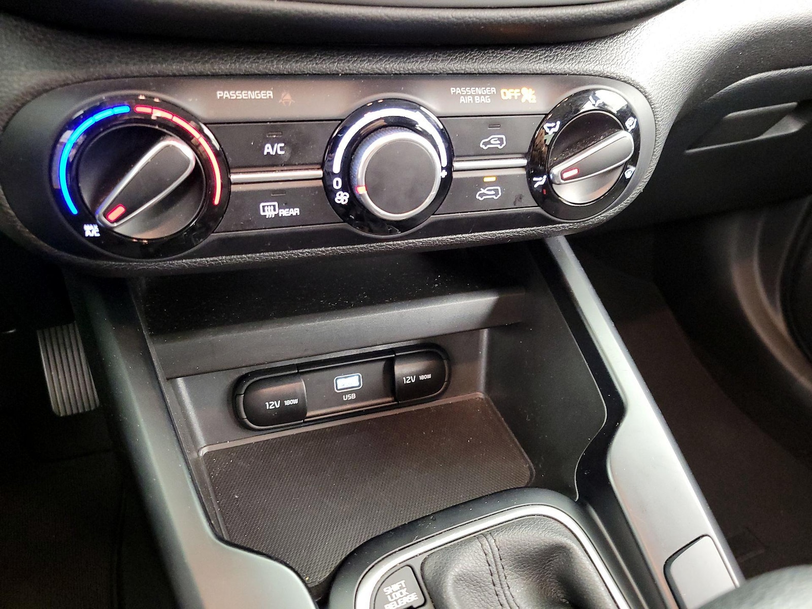 2025 Kia Soul LX - Photo 17
