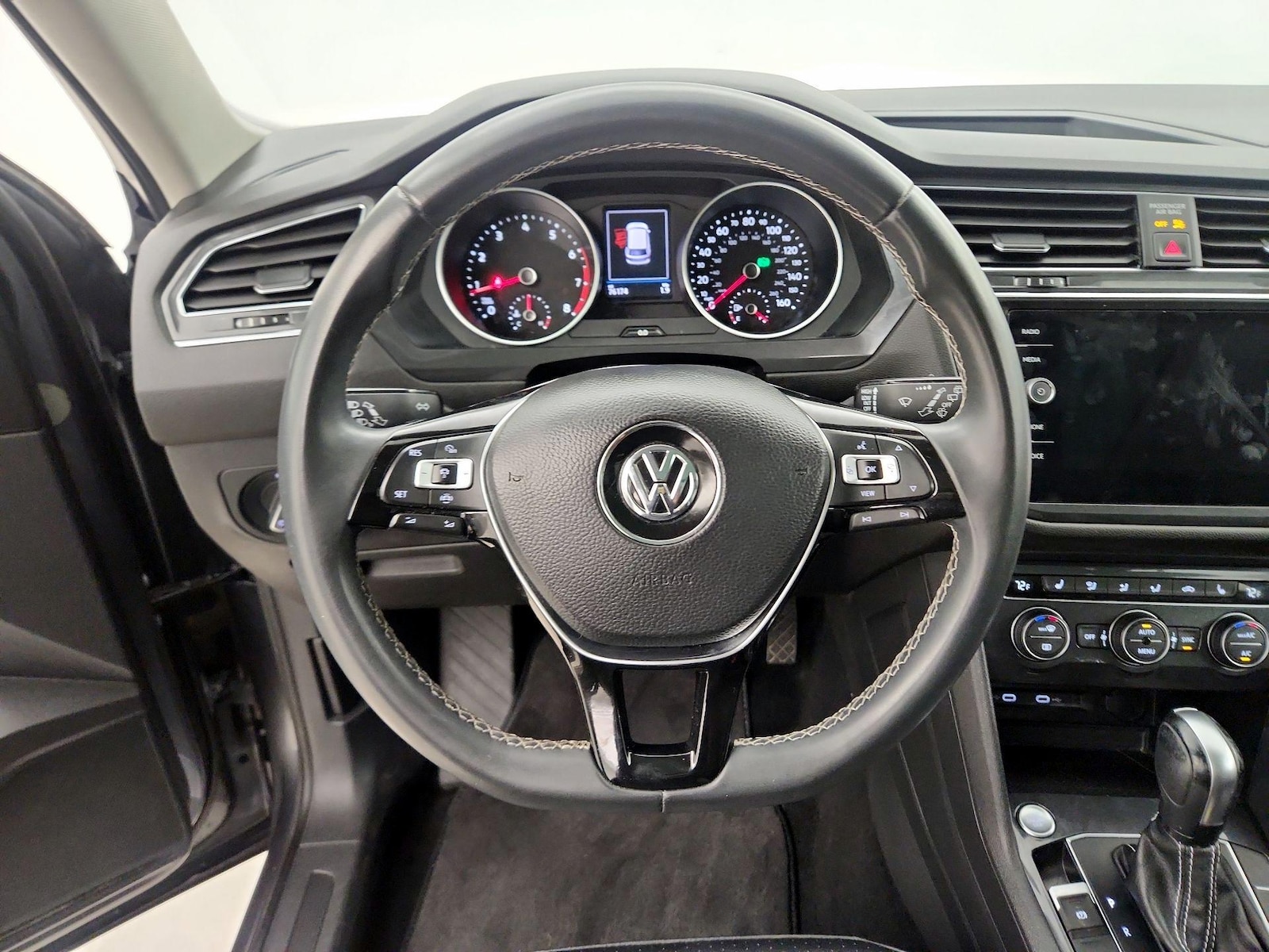 2021 Volkswagen Tiguan SE - Photo 11