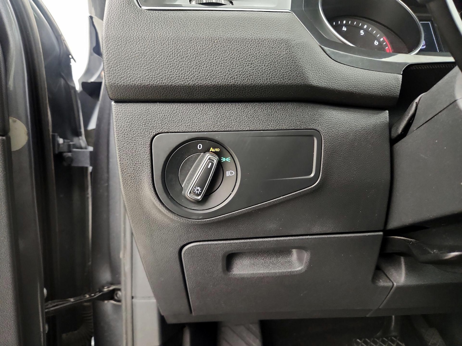 2021 Volkswagen Tiguan SE - Photo 14