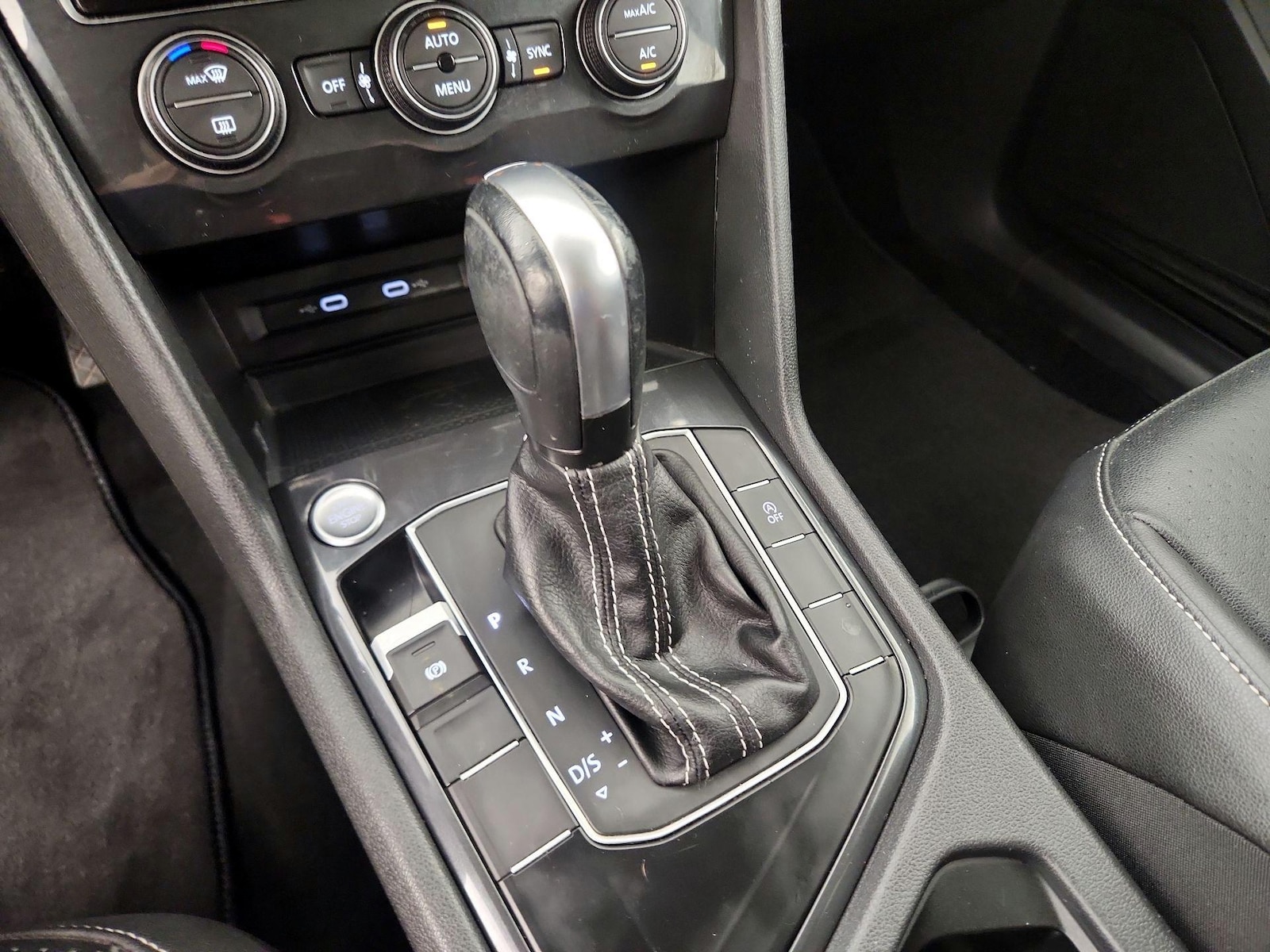 2021 Volkswagen Tiguan SE - Photo 17
